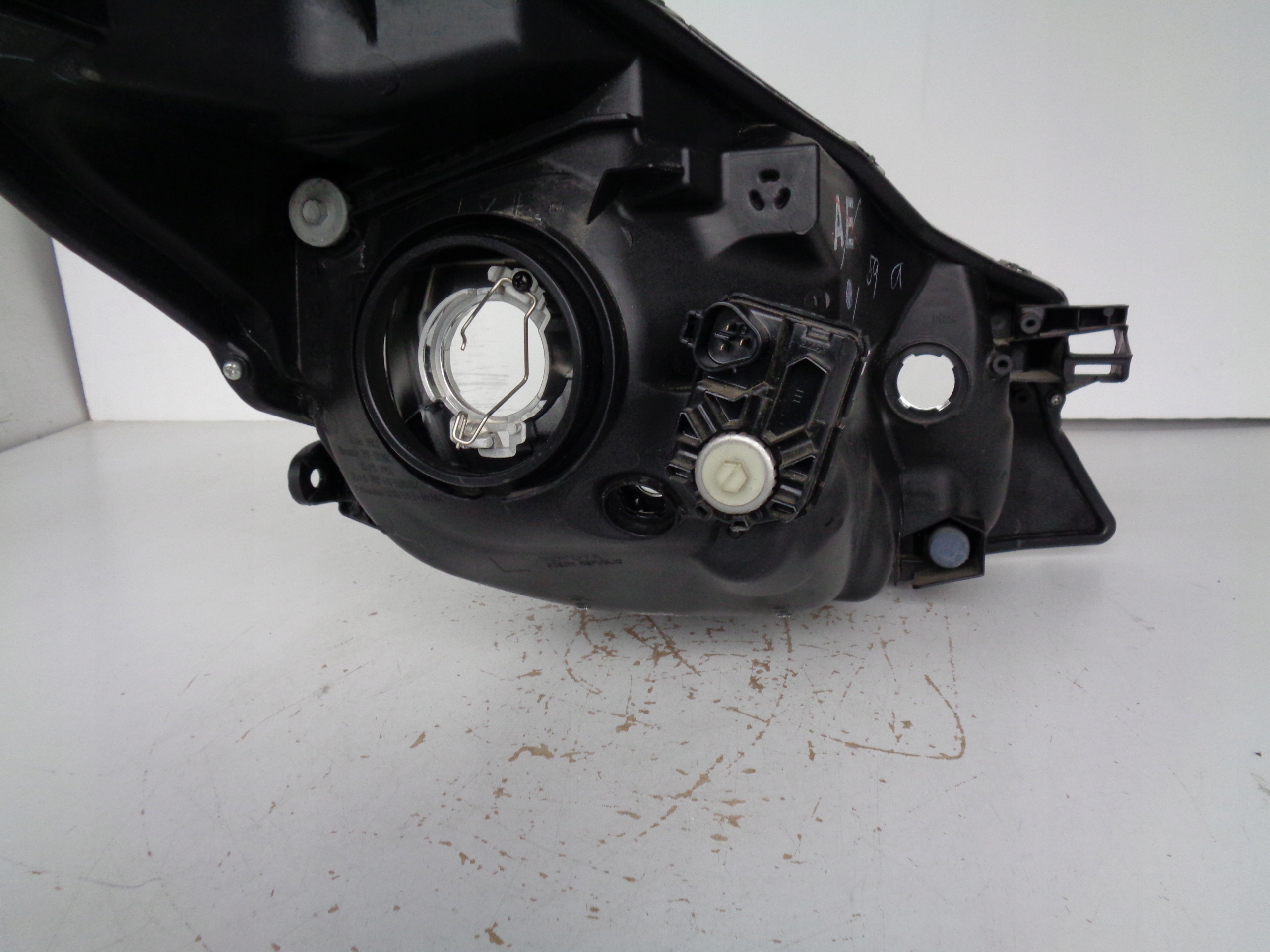 light left REFLEKTOR TOYOTA YARIS III 11-14