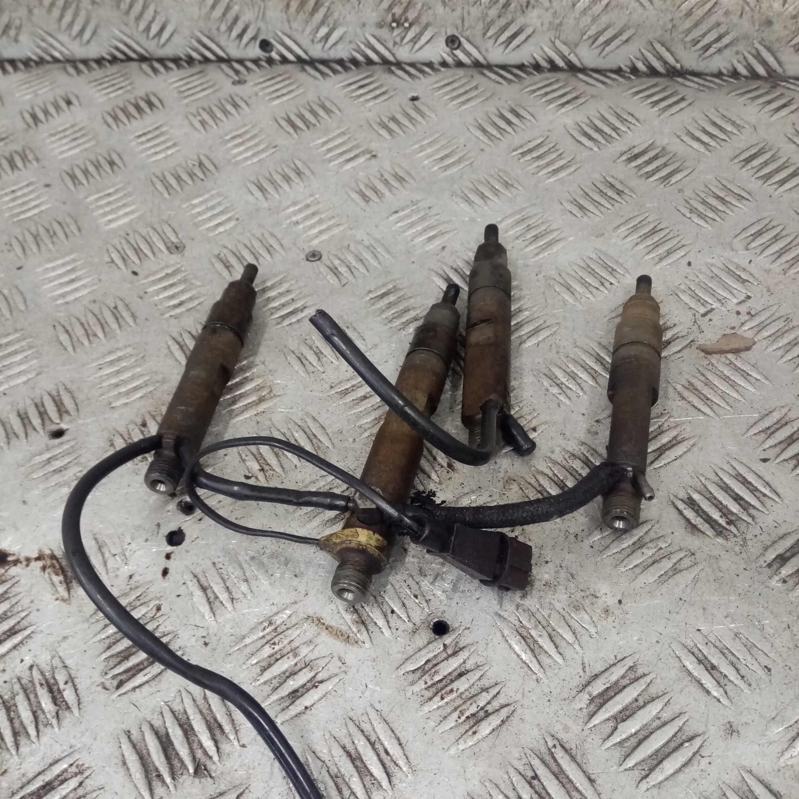 Einspritzdüse Einspritzdüse KOMPLET AUDI A4 B5 028130201J 028130201G