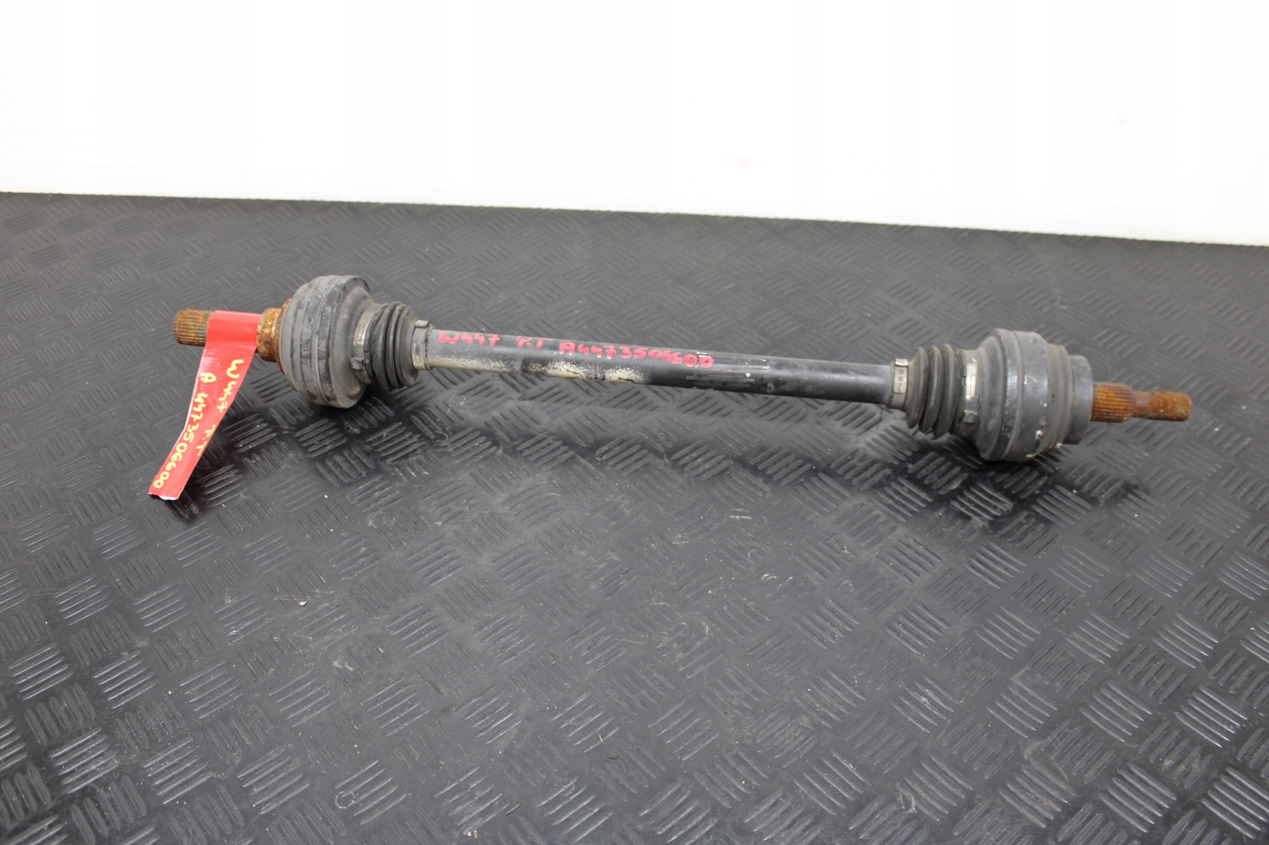 semi-axis semi-axis right rear part A4473506600 V-KLASA W447