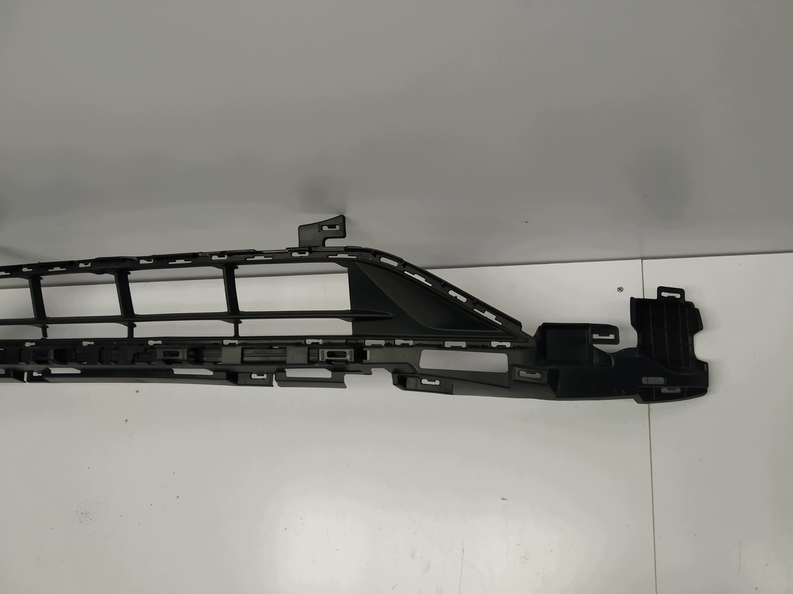 W296 Mercedes X296 EQS SUV grid lower w bumper front A2968856801