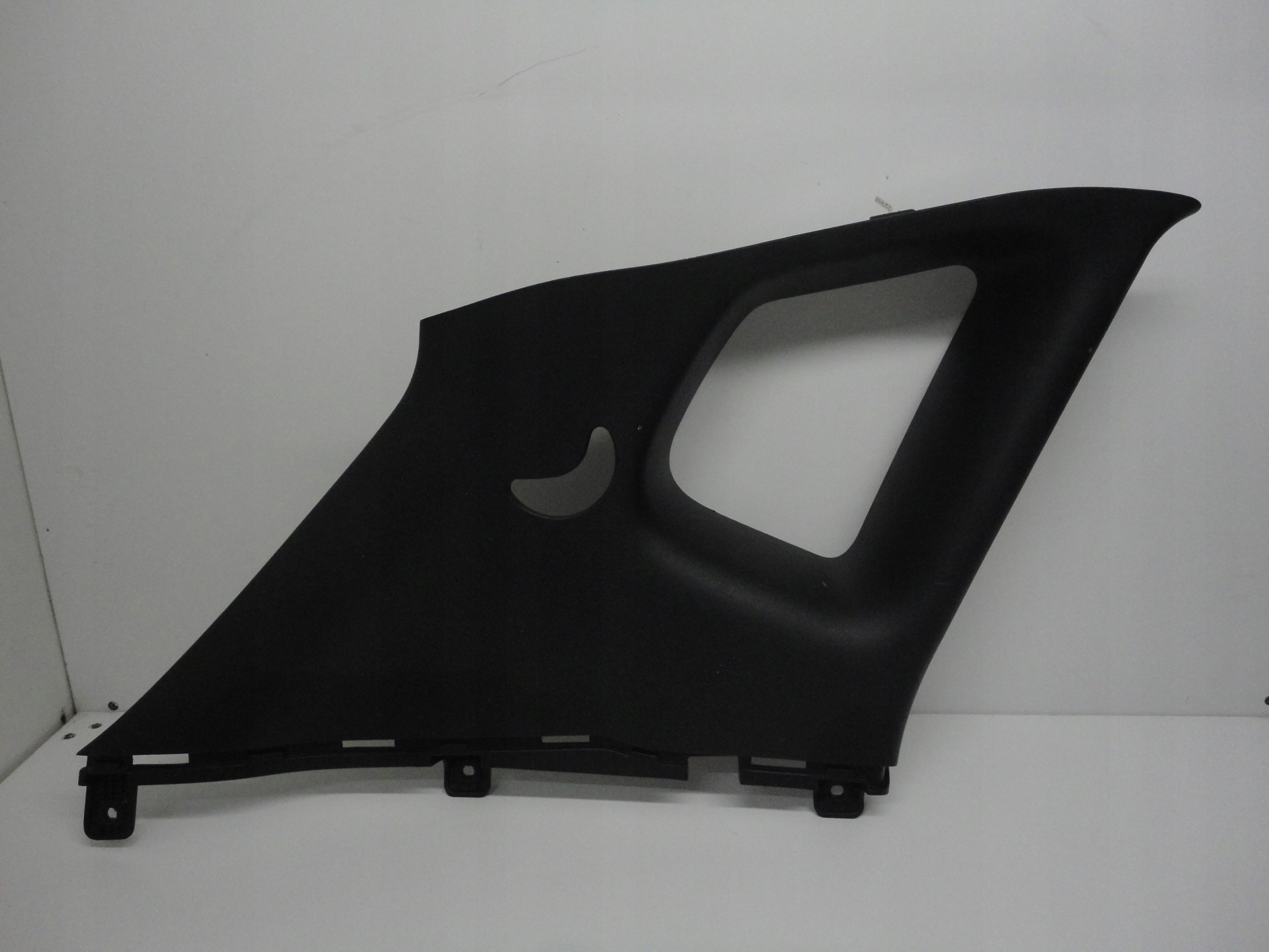 HYUNDAI IX20 OSŁONA SŁUPKA LEWY TYŁ 2010-