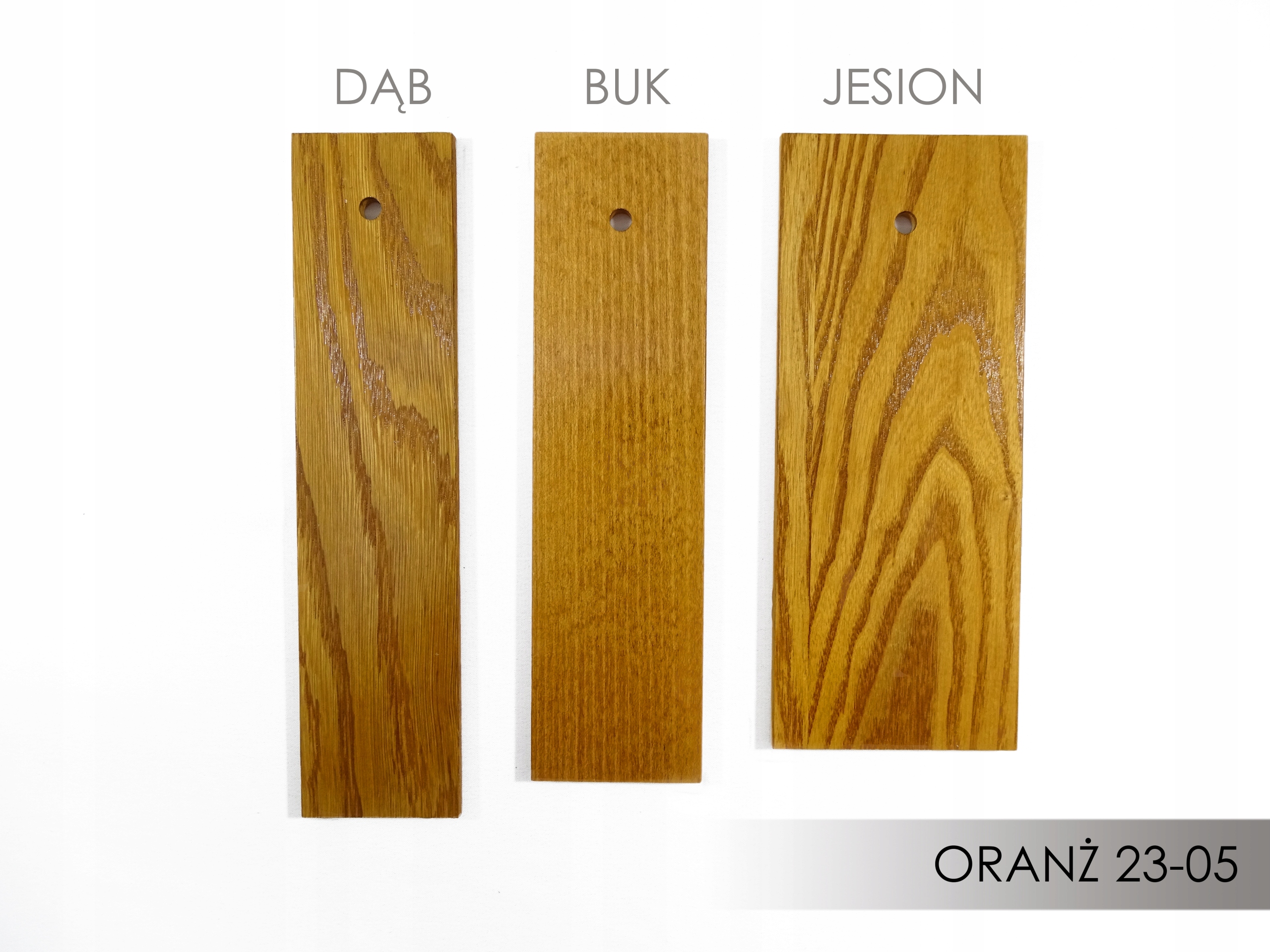

Próbka koloru Oranż 2305 Sopur na drewnie Mebgod