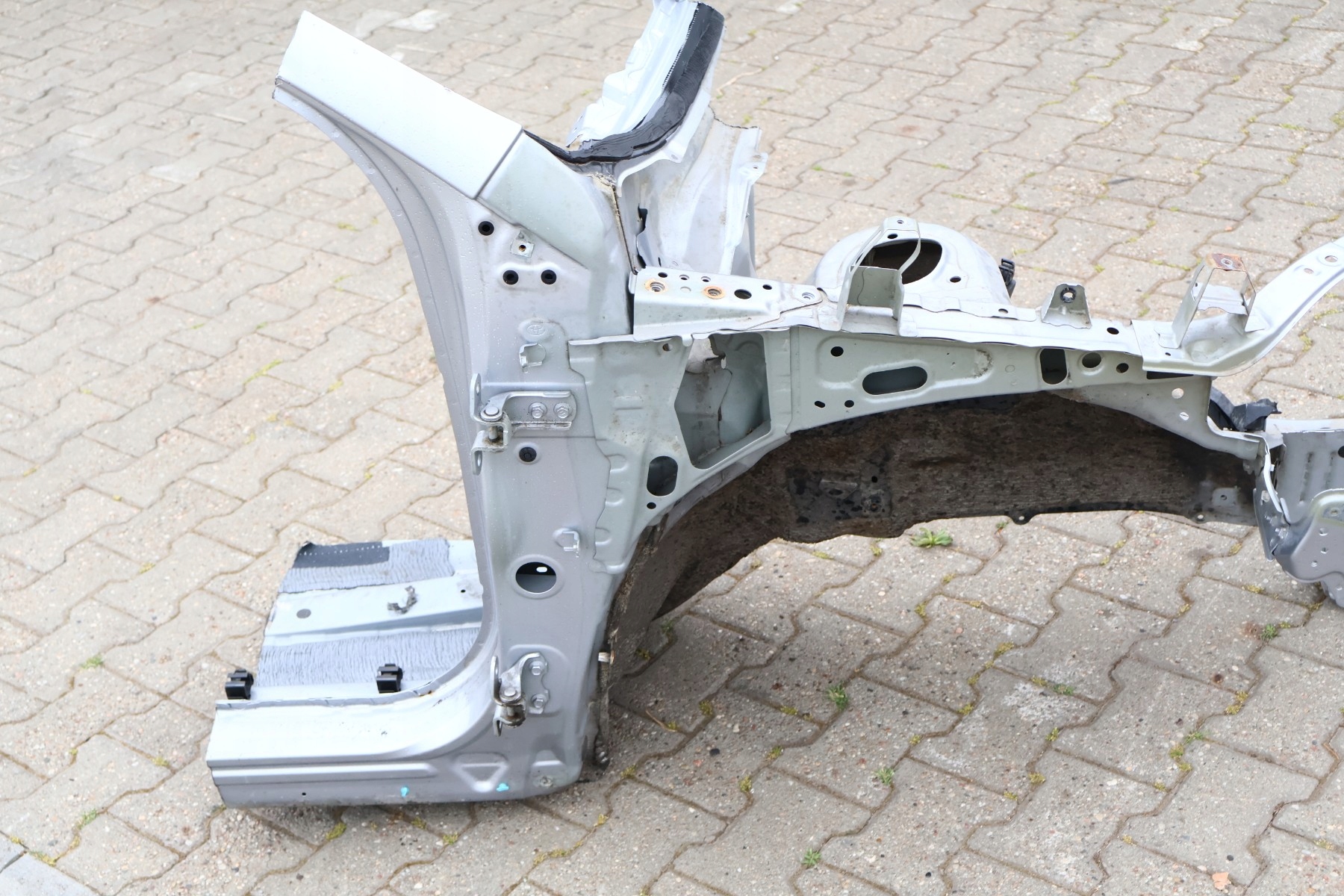 TOYOTA RAV4 IV ĆWIARTKA LEWA PRZÓD 1D6