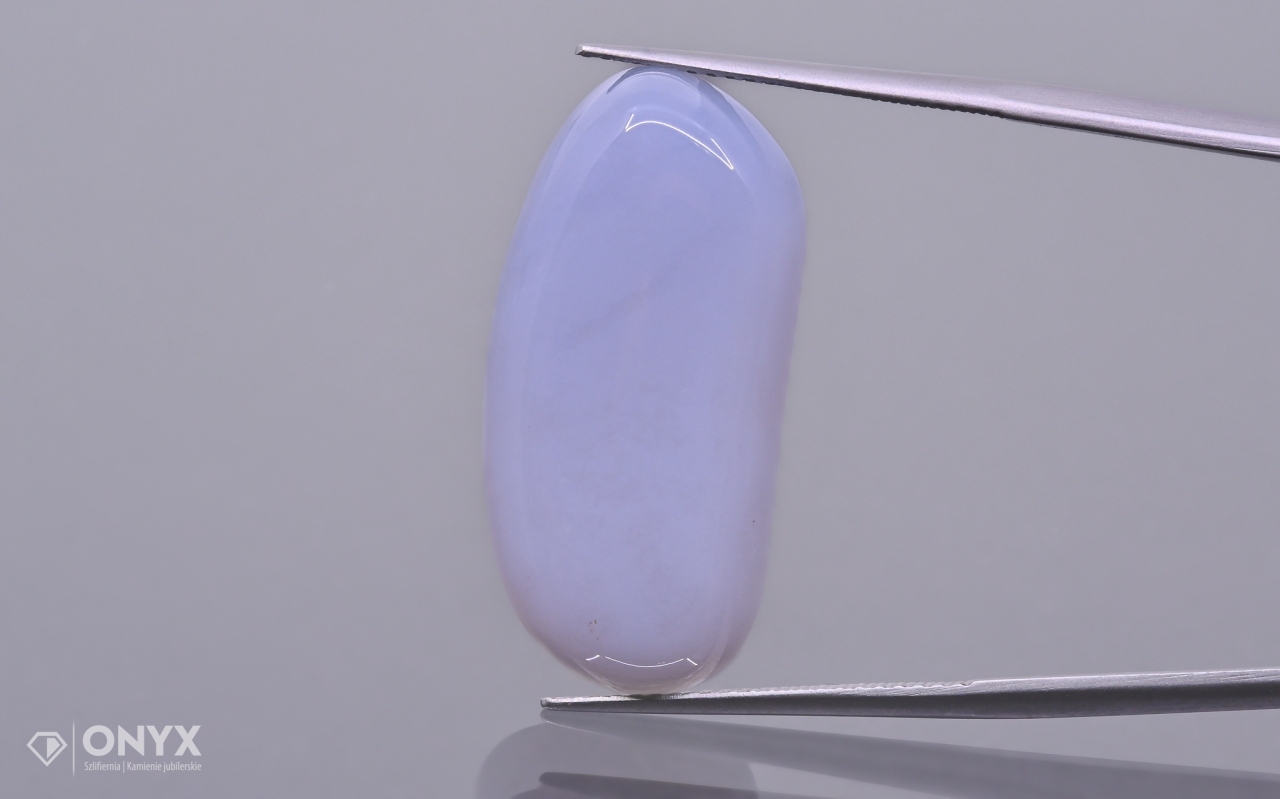 Chalcedon modrá konvexní nepravidelná destička 27,5x13,5 mm