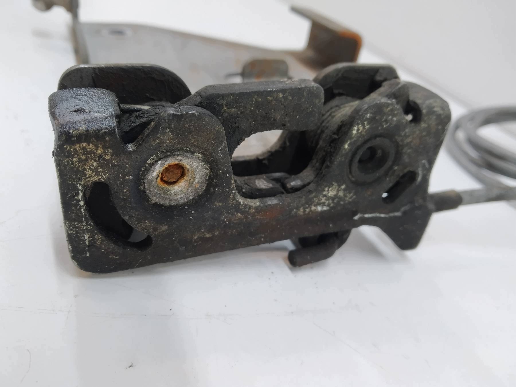 bonnet latch lock front grille 1835772R DAF XF (2012-2016) 106 Euro 6 440 FT