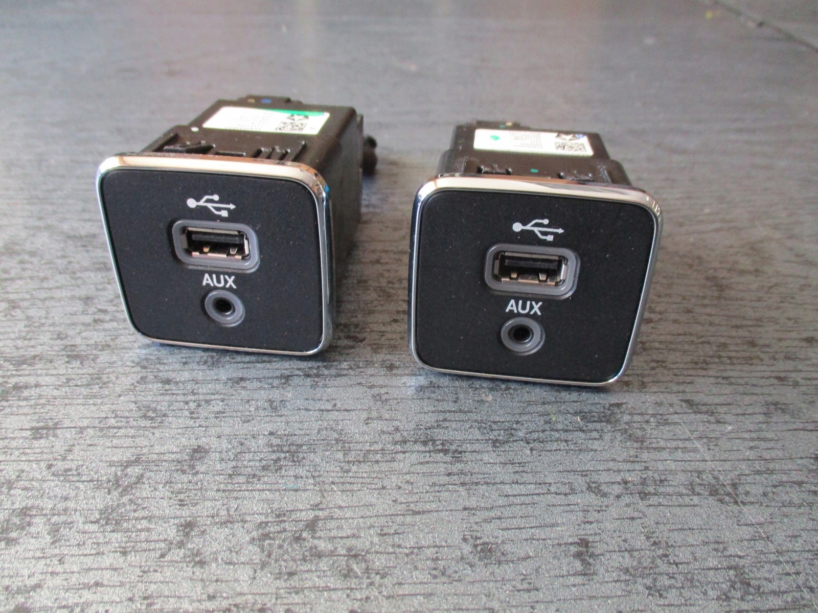 Gniazdo USB AUX HUB Jeep Compass 5XG28DX9AC 5XG28DX9AC za 59 zł z