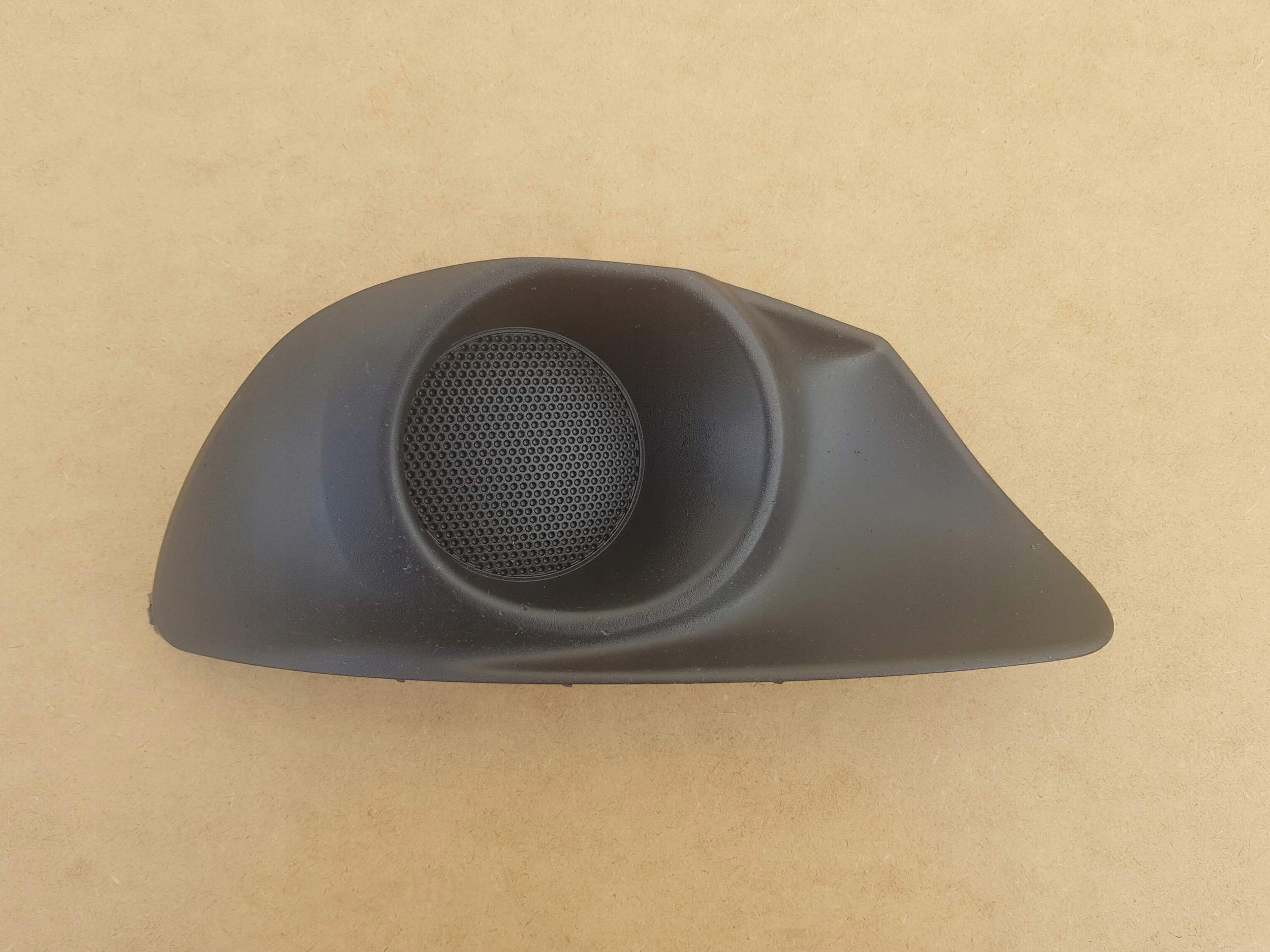 81481-0F010 - Заглушка галогенная правая Toyota Verso 09-12