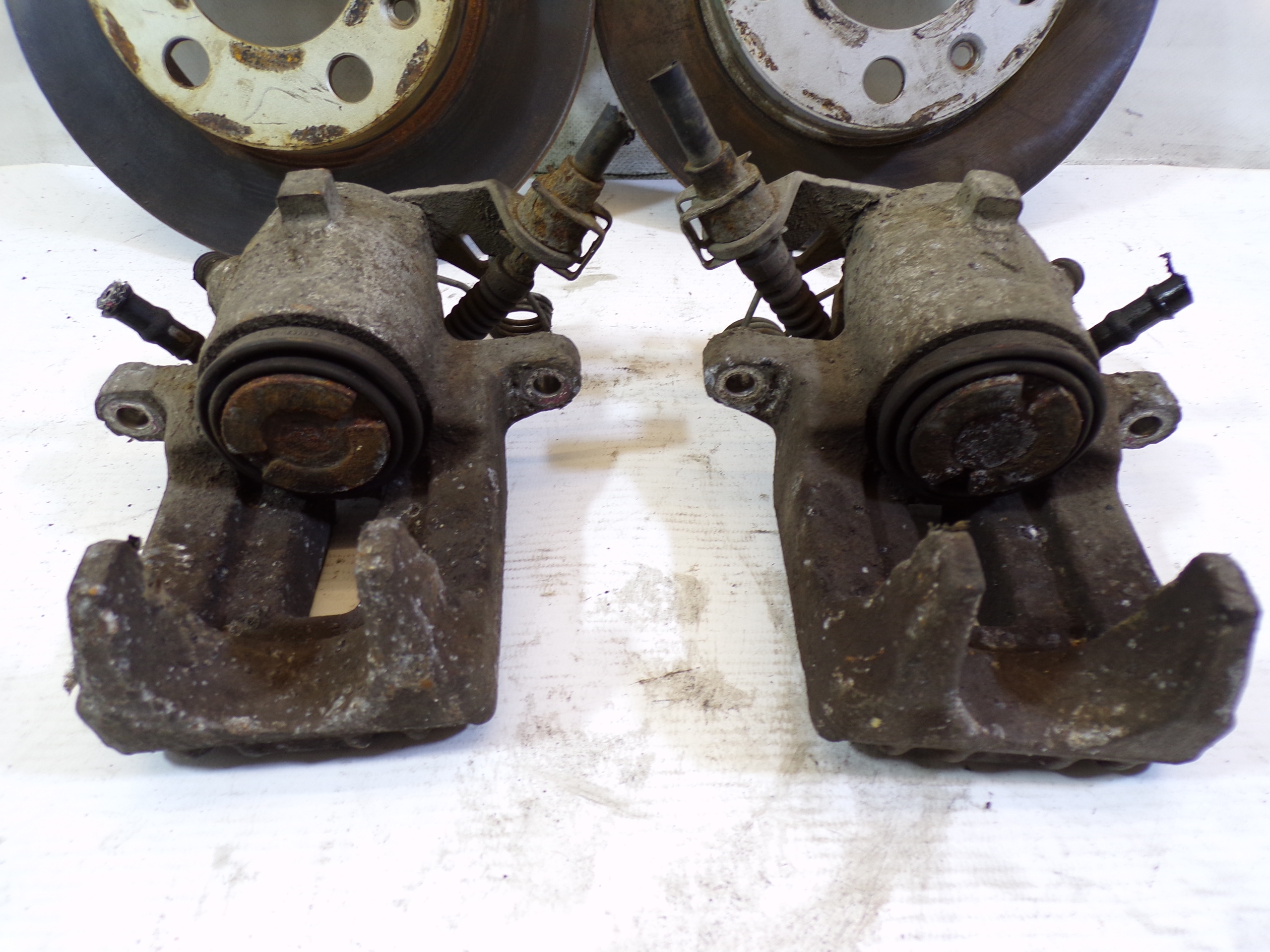 discs brake rear. rear part calipers VOLKSWAGEN GOLF 4 IV