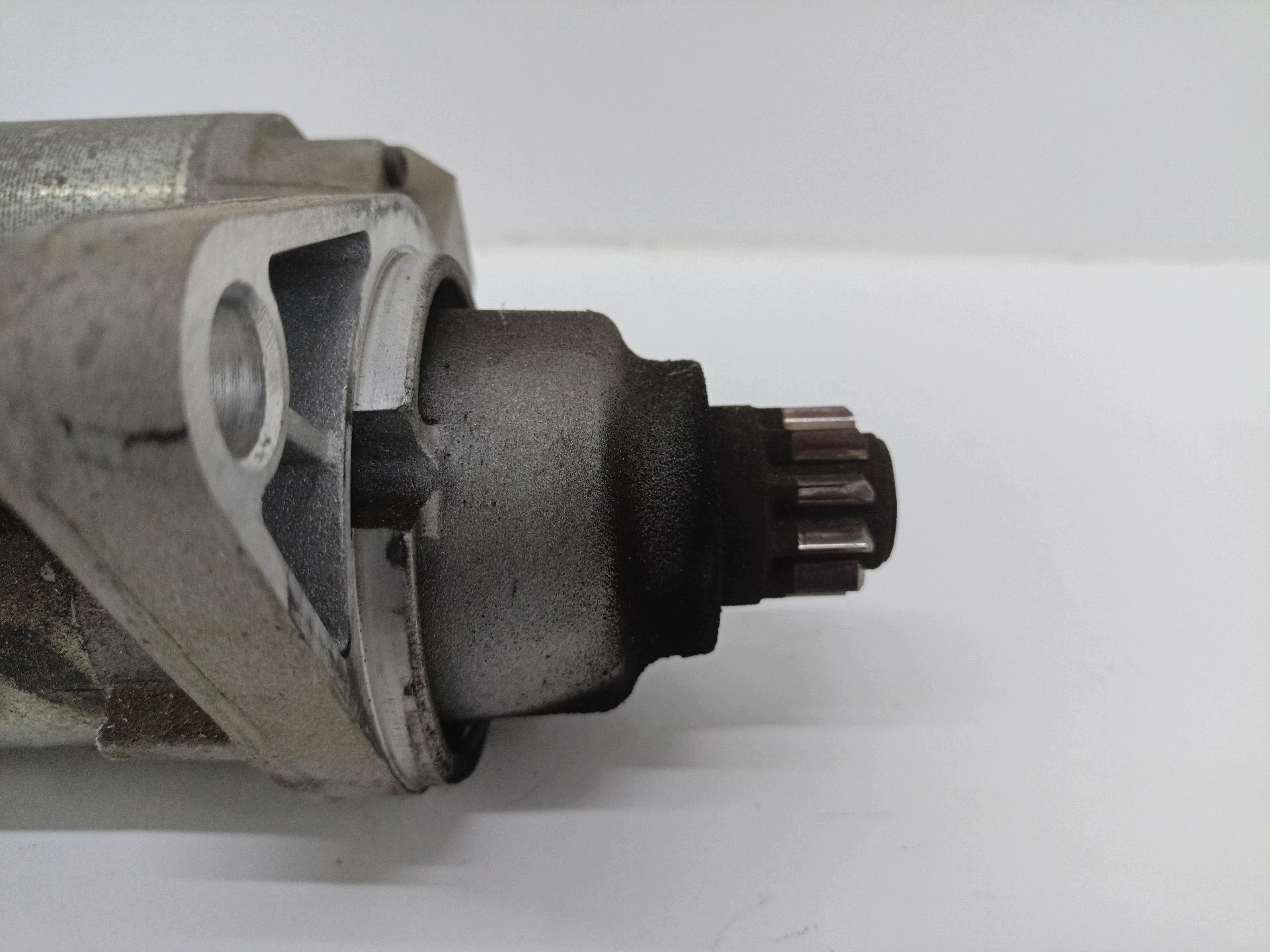 starter Volkswagen Touran 1 facelift 2010 0AM911023B