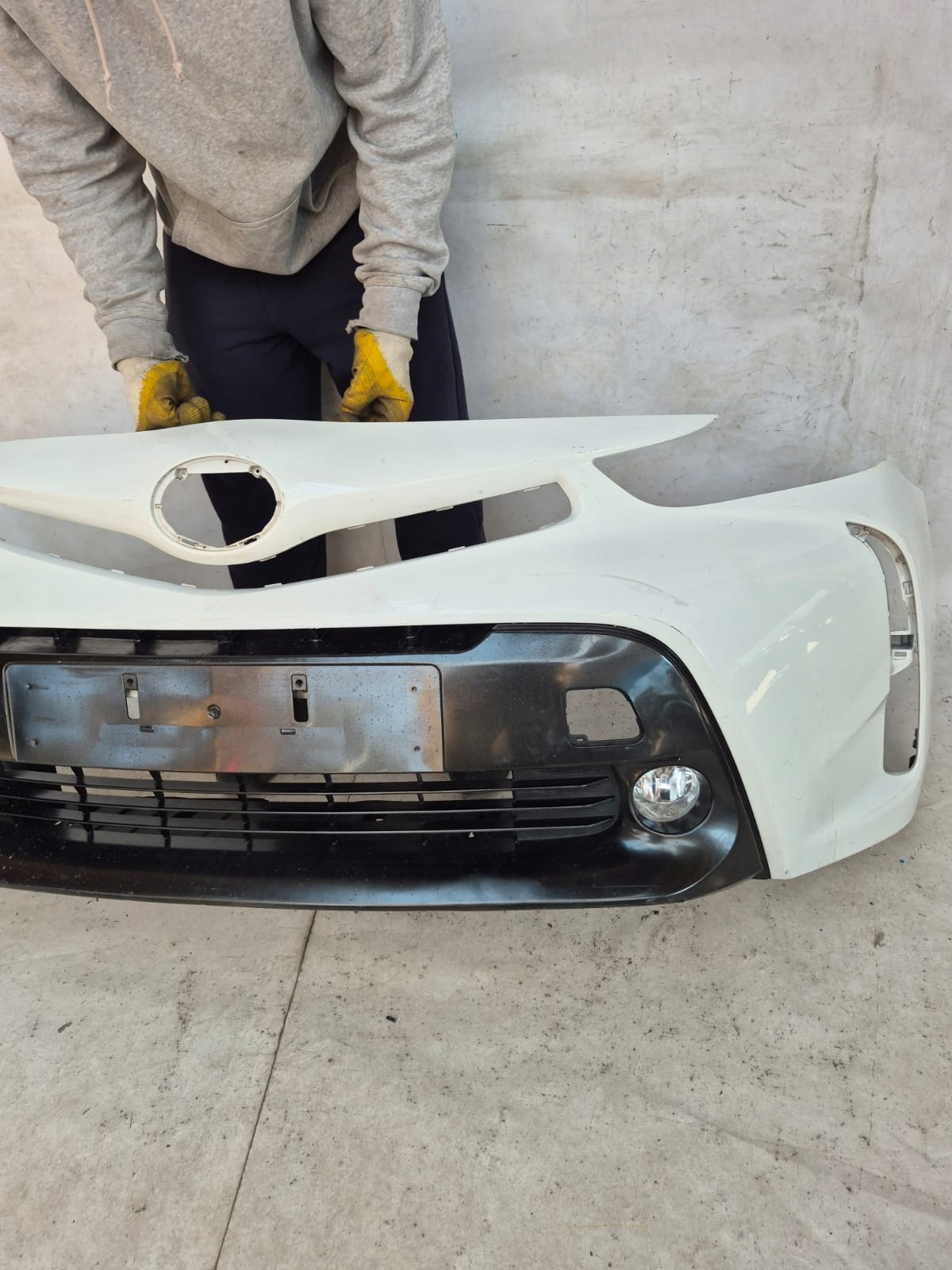 TOYOTA PRIUS + plus LIFT 15- bumper front front grid fog light