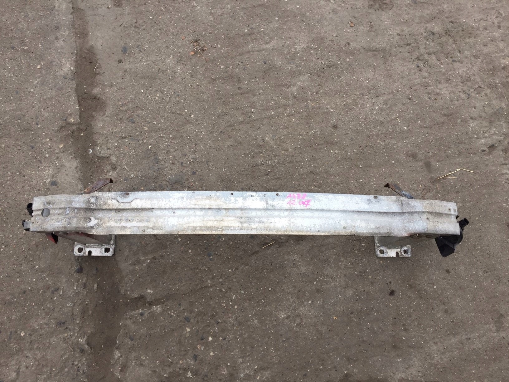 AUDI A4 B8 A5 výztuha příčka nárazníku předního předek špička 8K0807113B