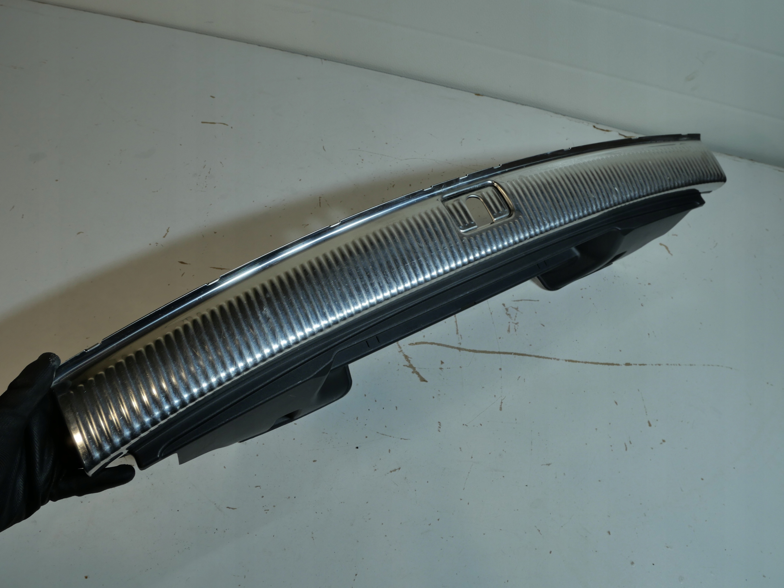 AUDI Q5 cover of the threshold boot 8R0864513C