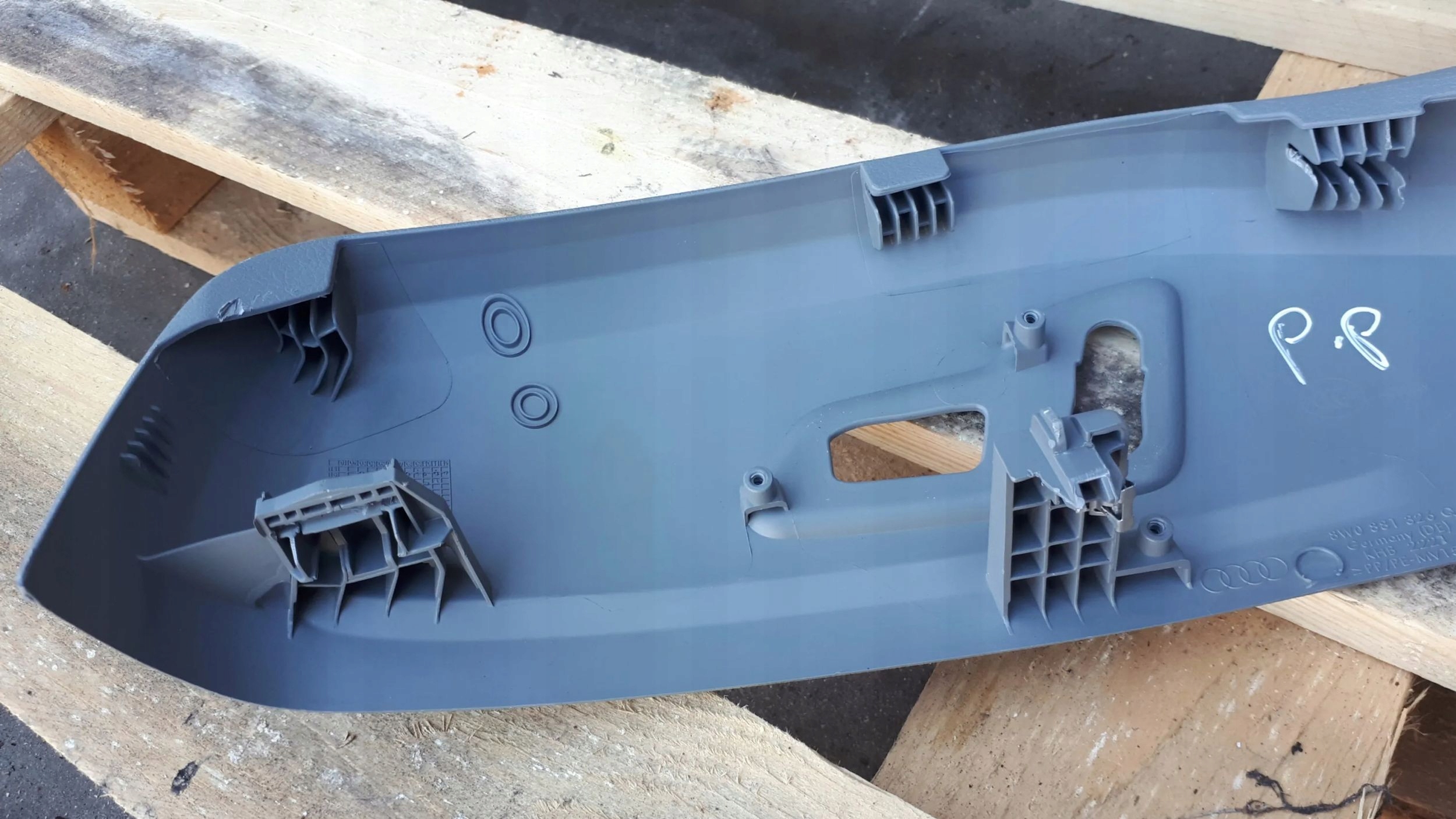 A5 8W cover seat right front A4 B9 8W0881326Q