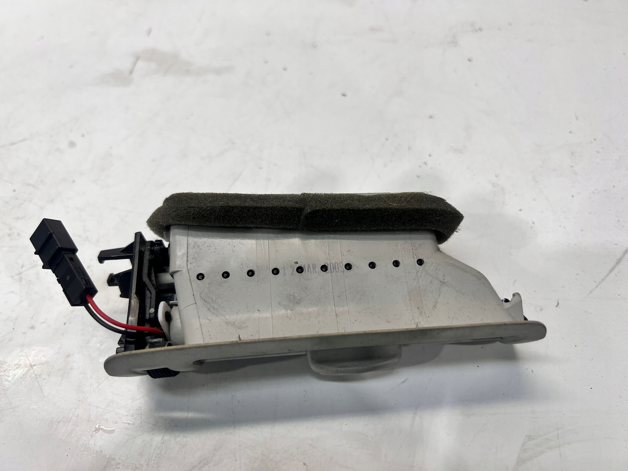 grid air conditioning devices SLUPKA B left AUDI A6 C6 4F0819383A