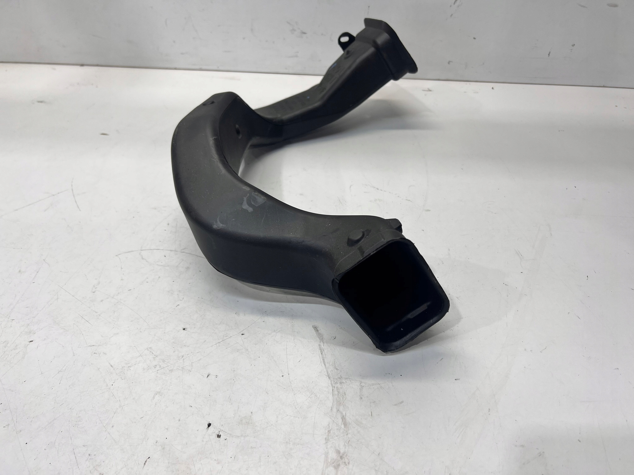 drain POWIETRZNY AUDI Q5 FY 80B819726