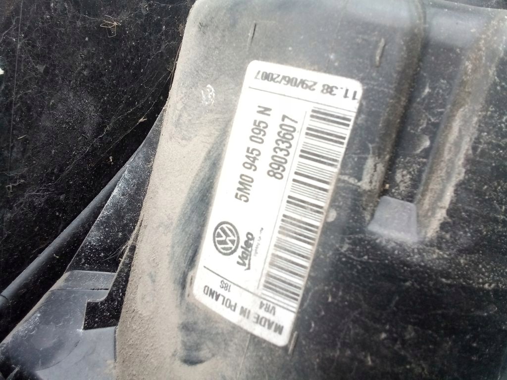VW Golf V 5 plusz + lámpa bal hátsó hátso 5M0945095N