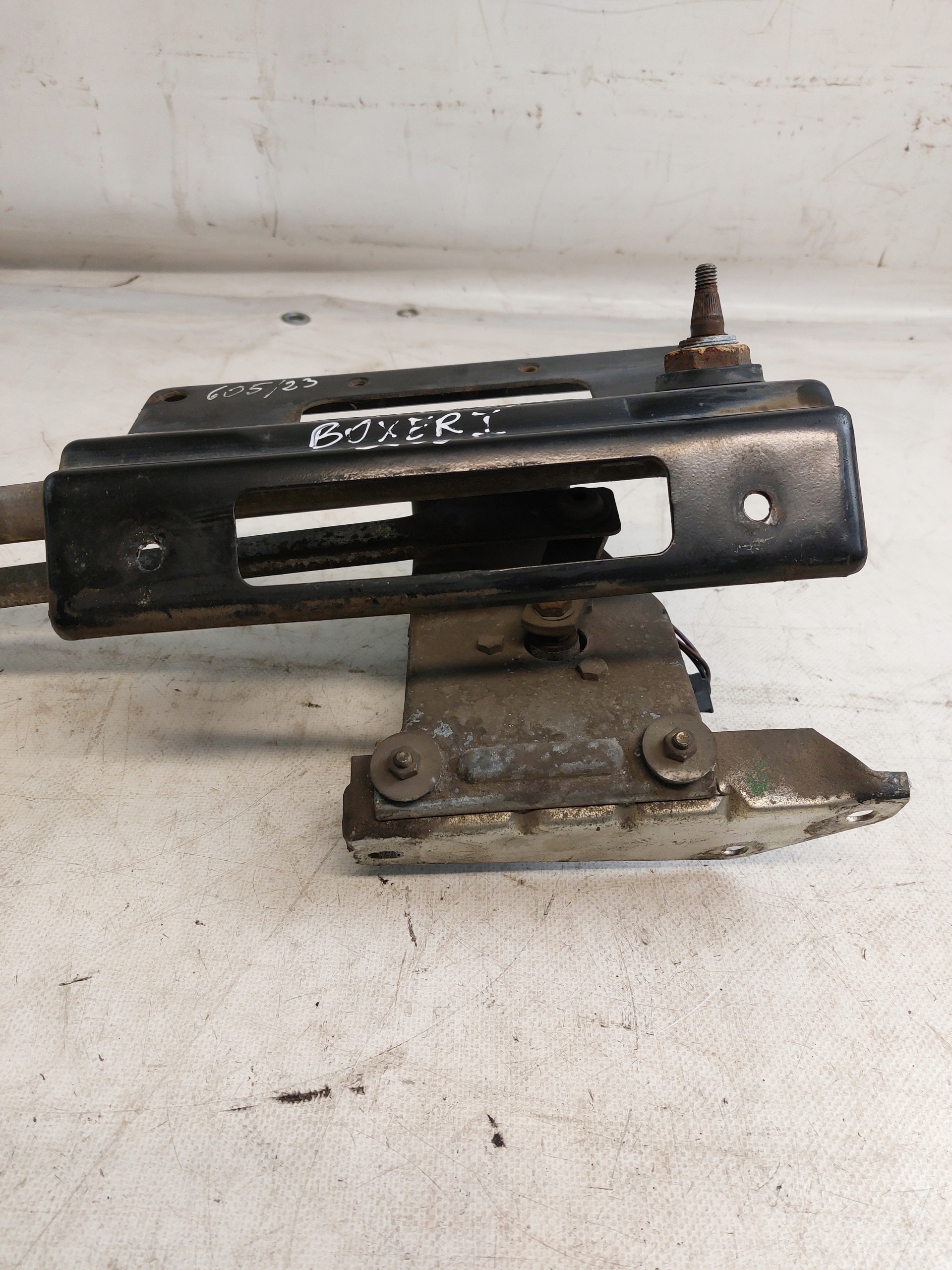 wiper mechanism front PEUGEOT BOXER and