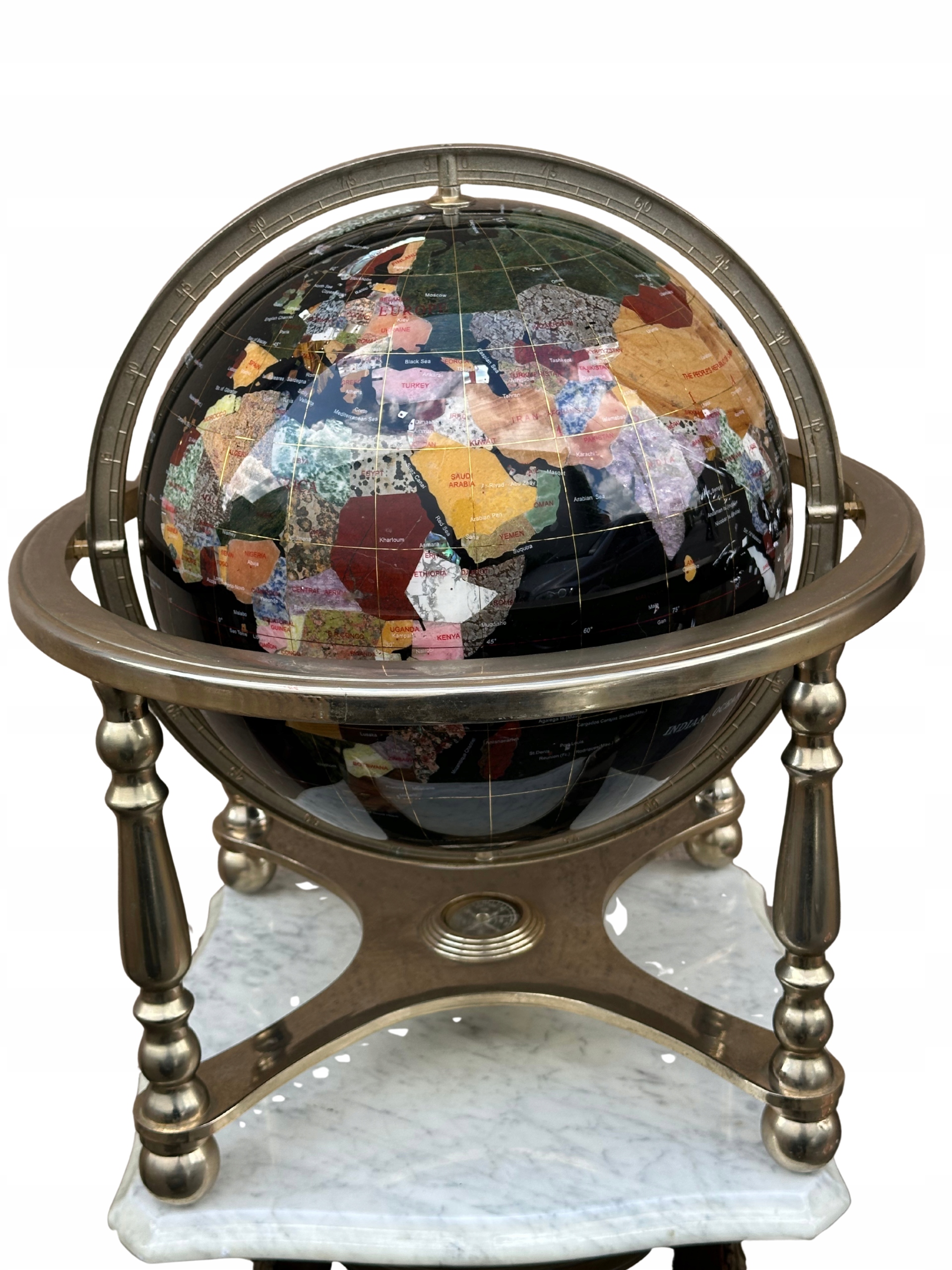 GLOBUS Z MASY PERŁOWEJ ORAZ KAMIENI SZLACHETNYCH I MOSIĄDZU DUŻY