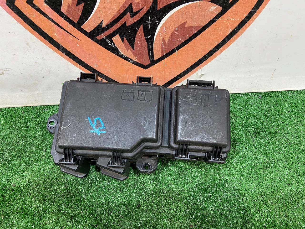 SKRZYNKA BEZPIECZNIKÓW RR L551 K8D2-14A073-AD