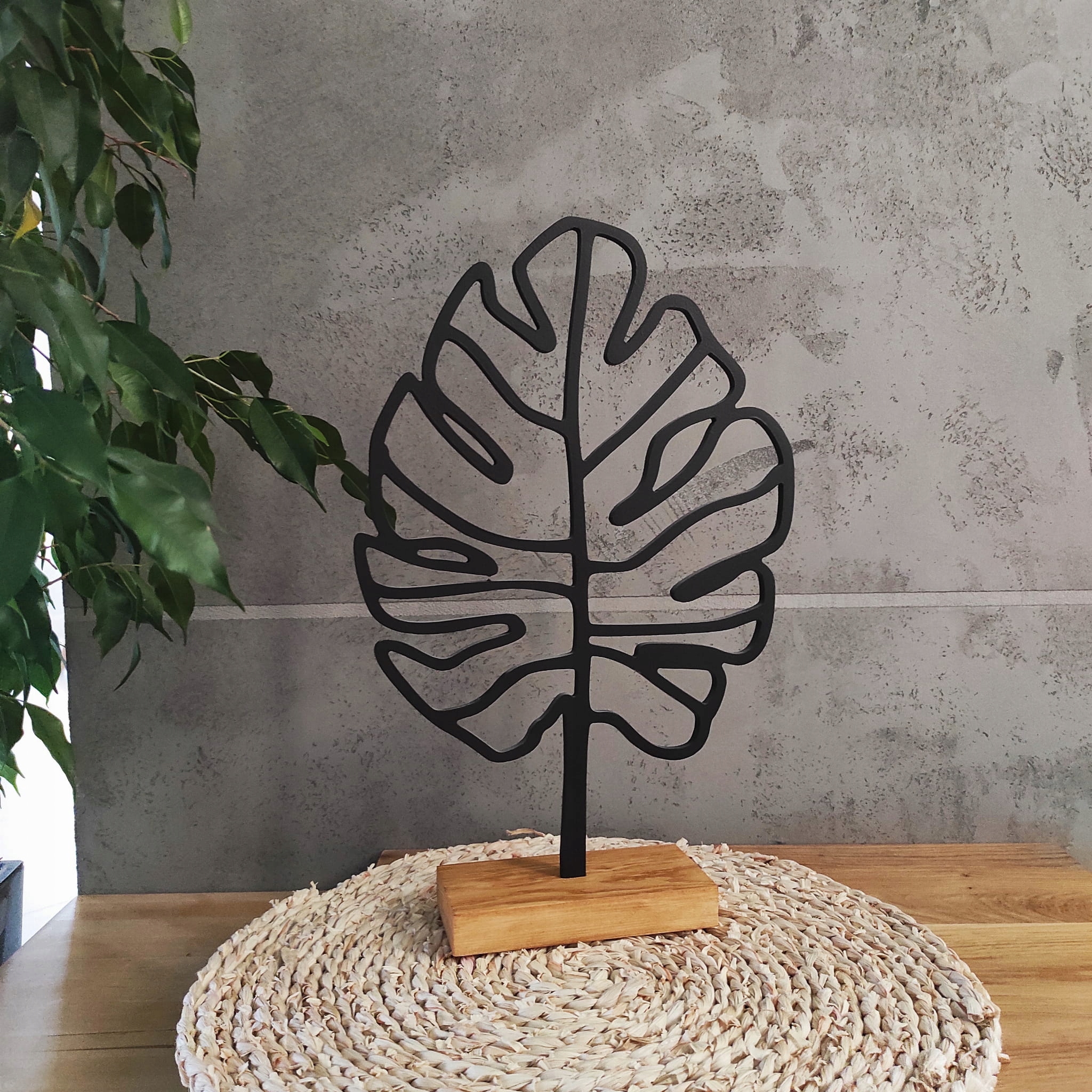 

Dekoracja Stojąca Liść monster mały 36x25cm czarn