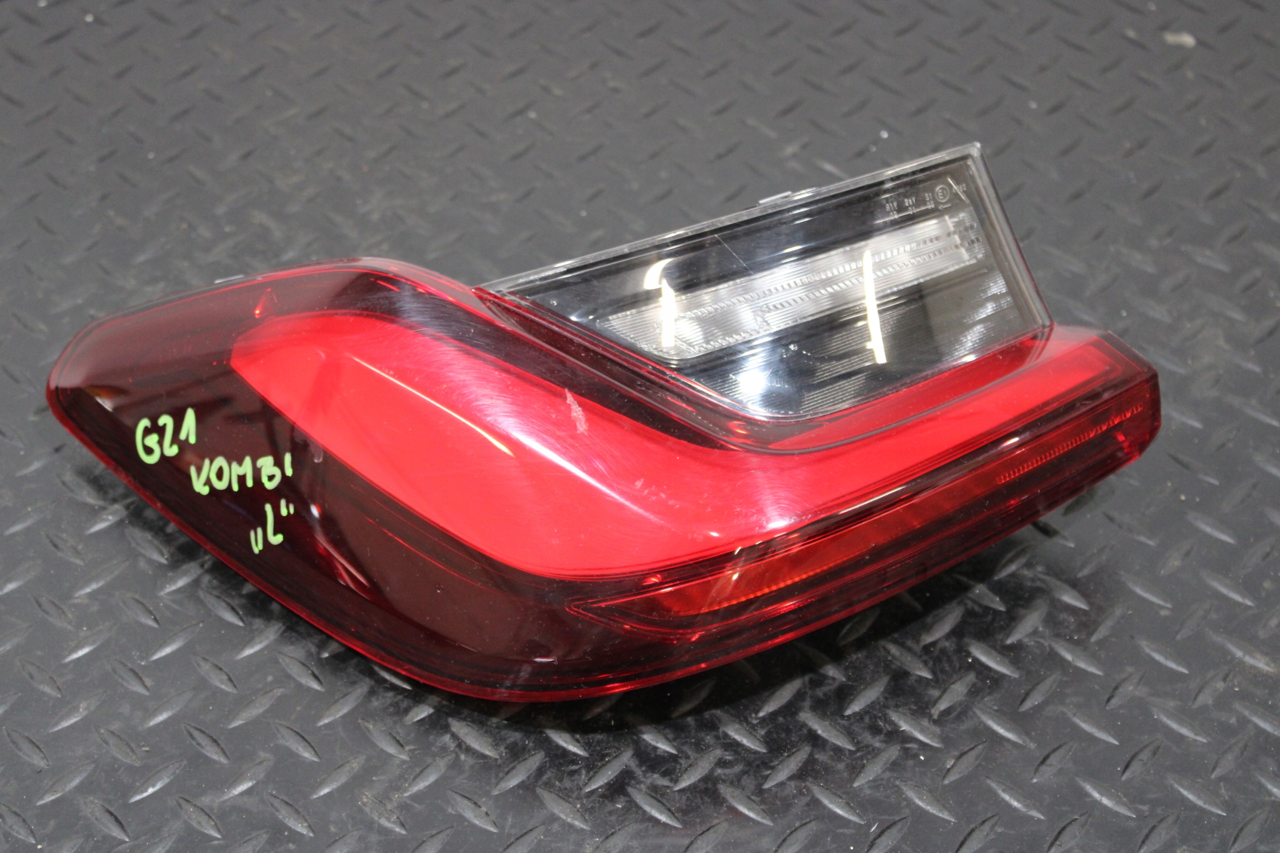 light left rear part BMW 3 G21 2SD2485