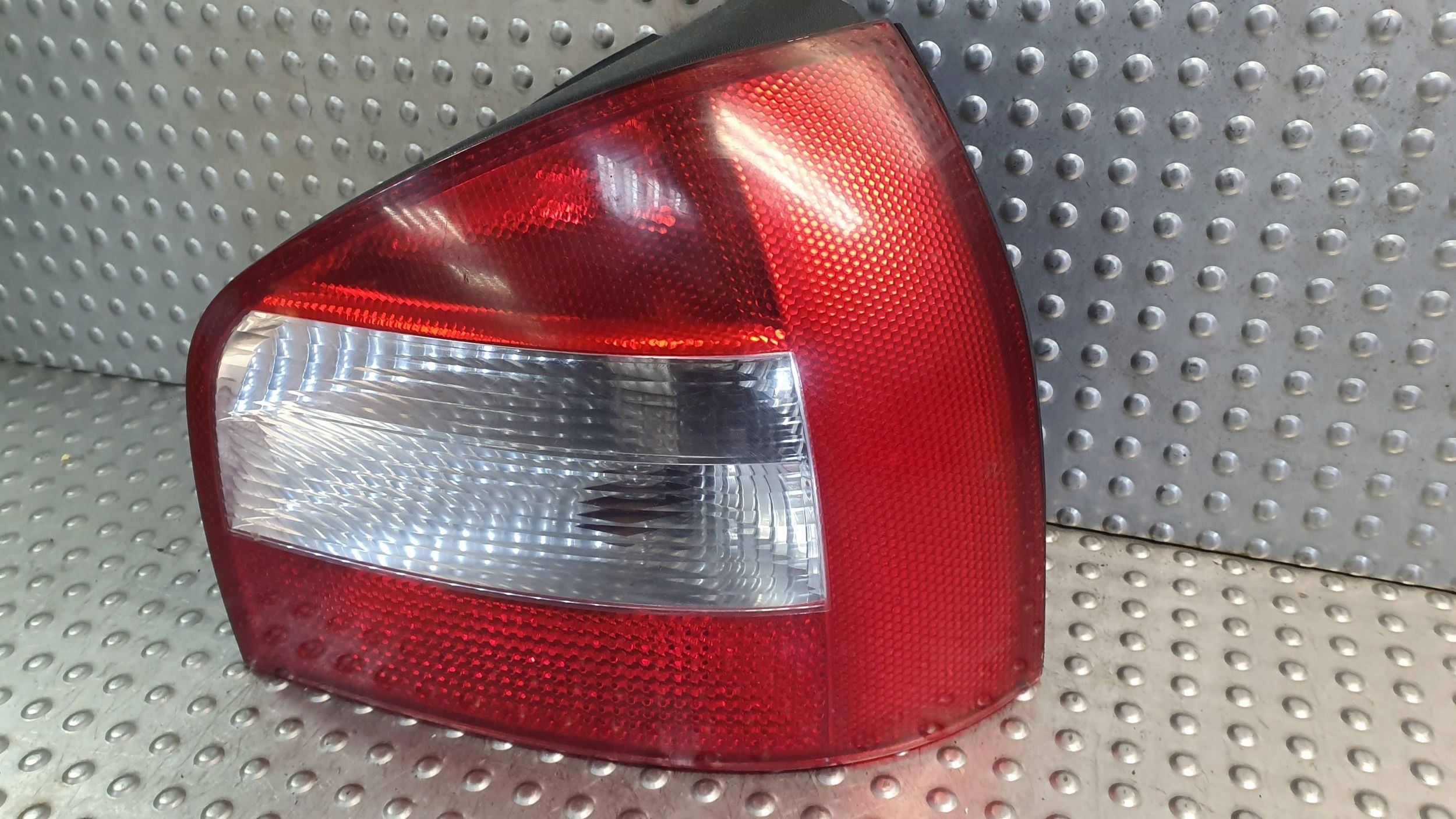 light rear part right AUDI A3 8L LIFT 96- 8L0945096B