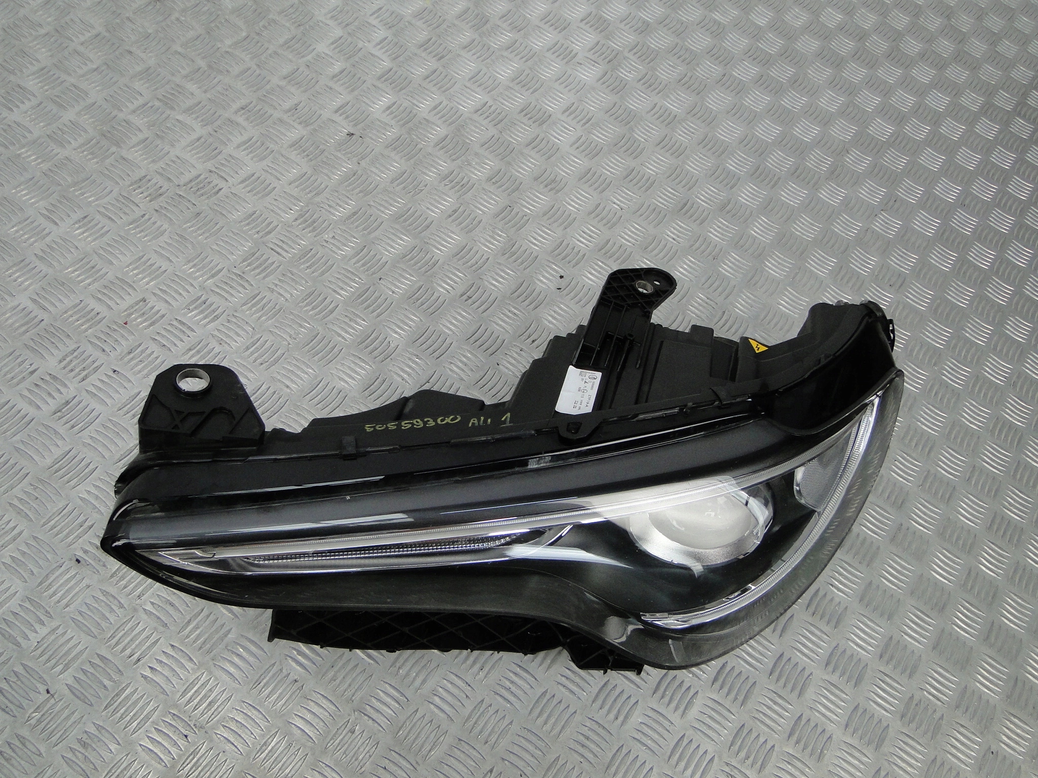 ALFA ROMEO STELVIO XENON LEWY PRAWY REFLEKTOR Strona zabudowy lewe + prawe