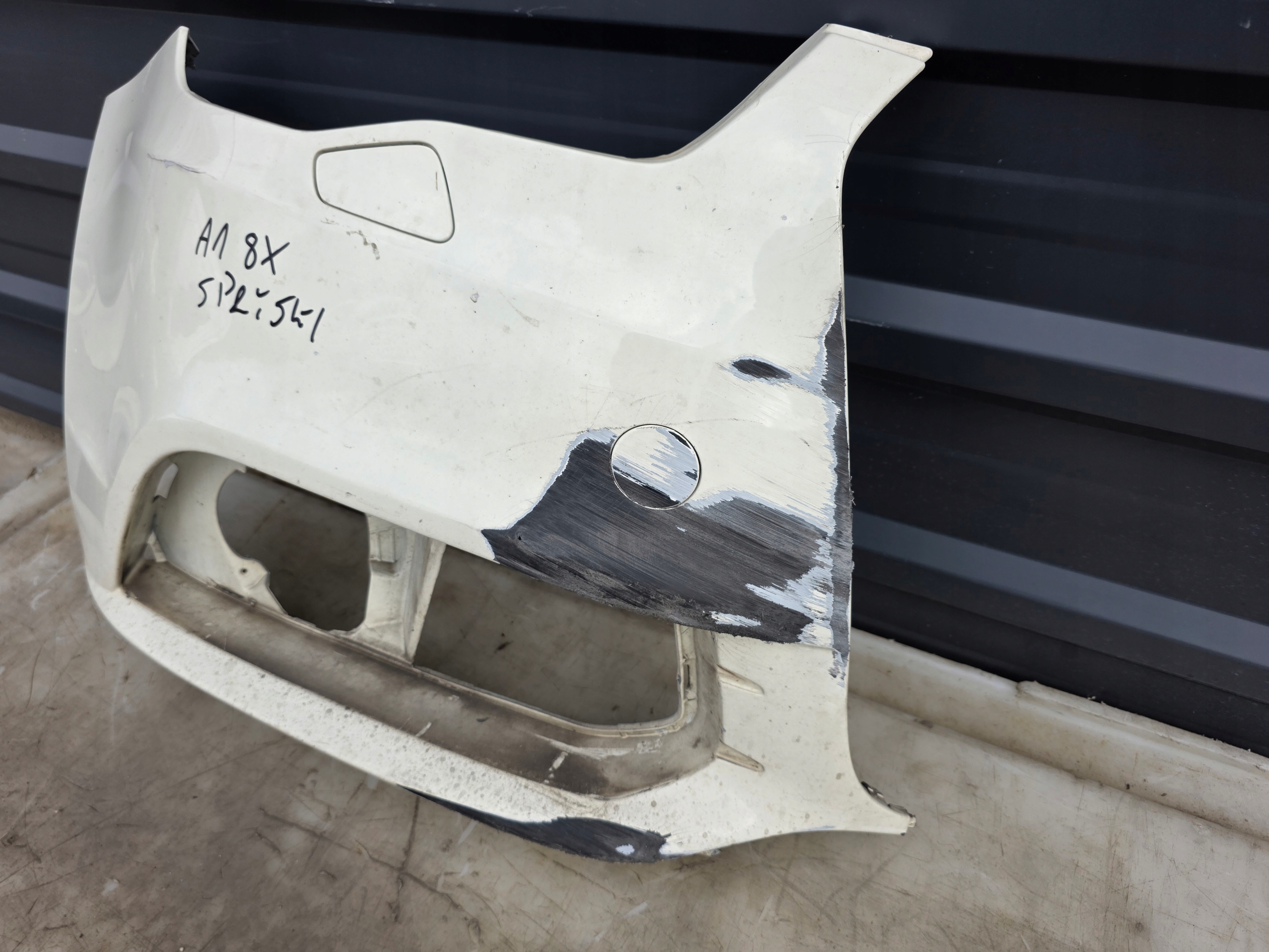 bumper corner right front AUDI A1 8X washer original !!!