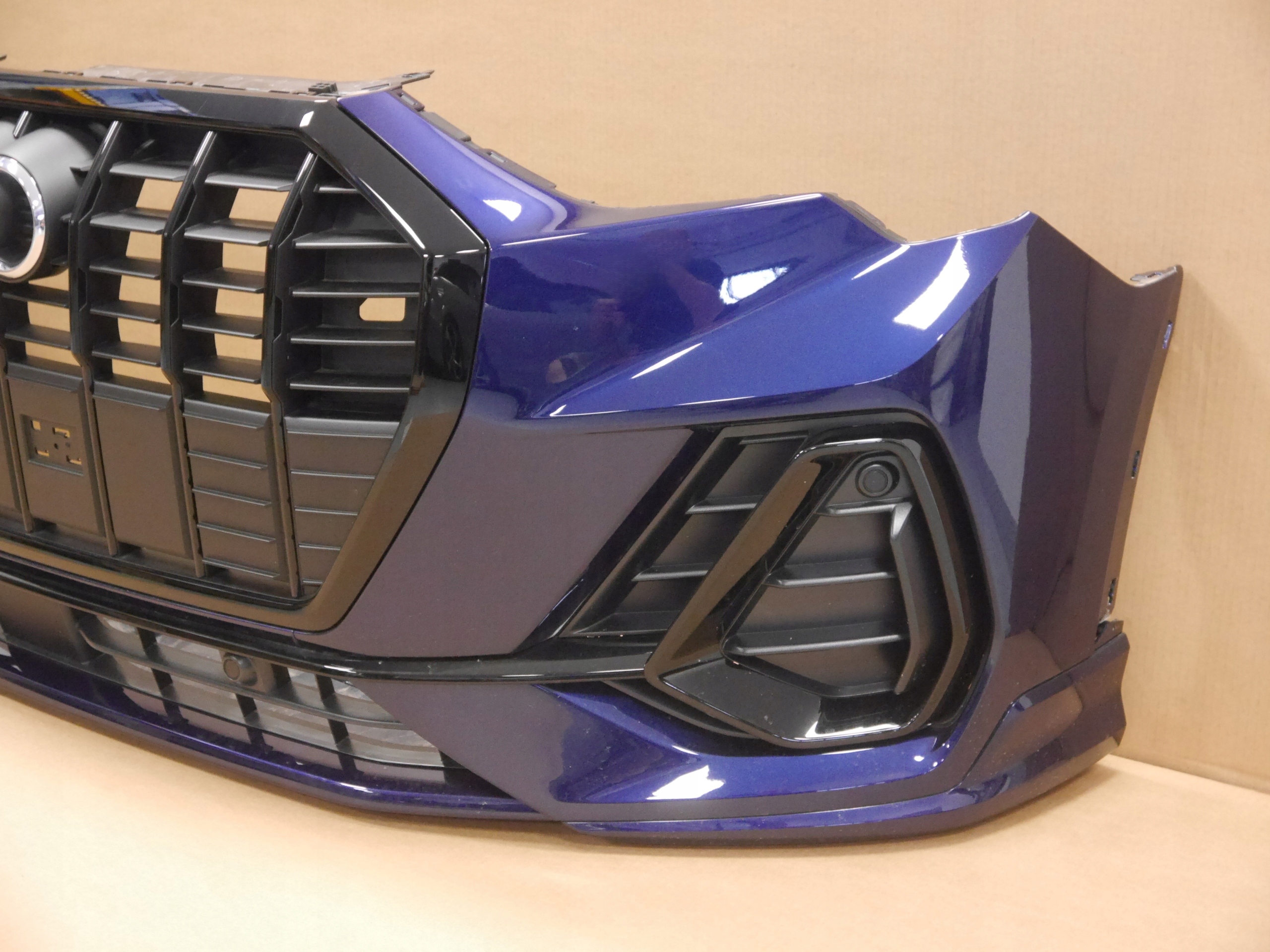 AUDI Q3 83A ZDERZAK PRZÓD 4xPDC LX5H S-LINE KAMERA Producent części Audi OE