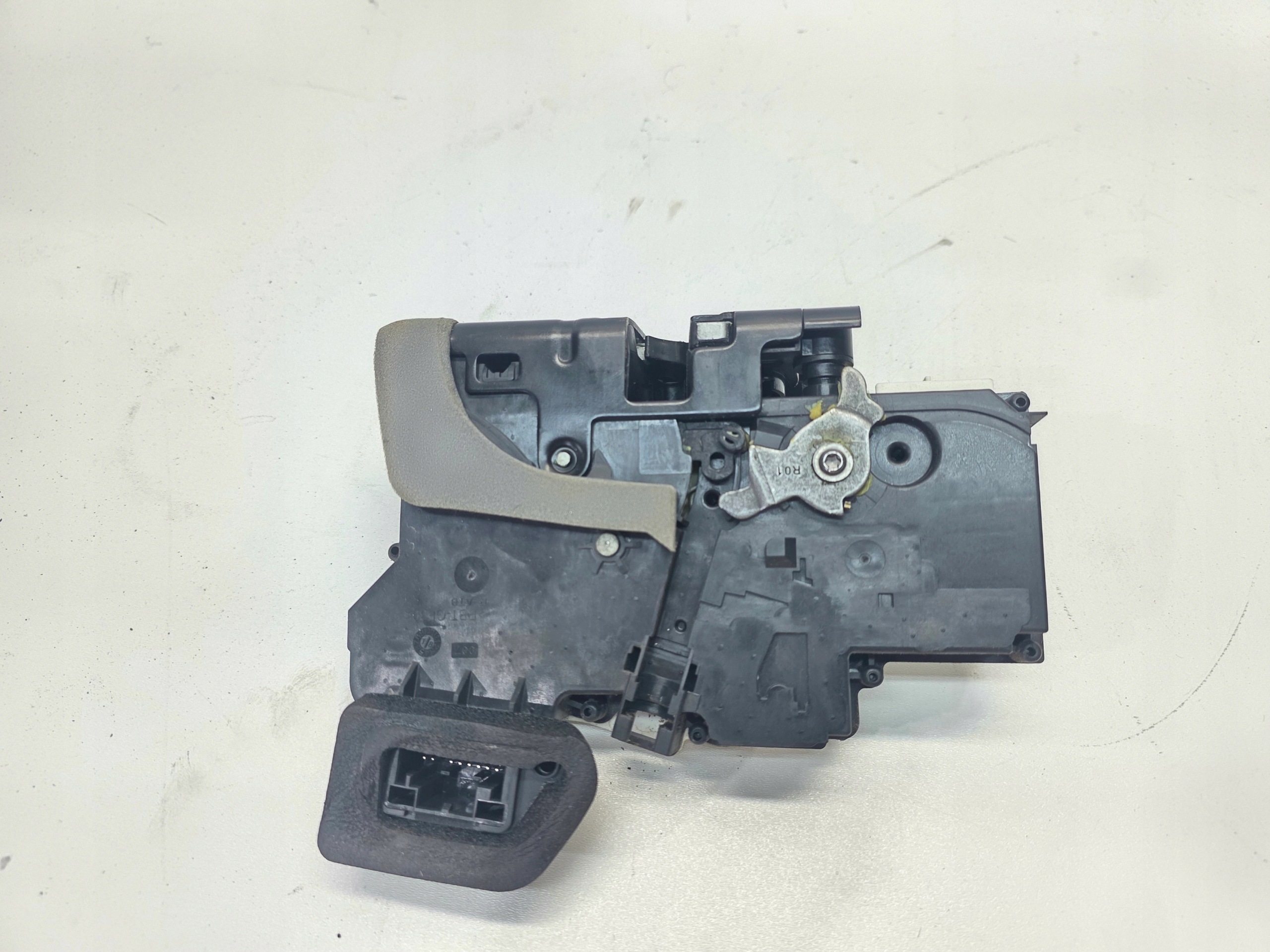lock door right rear part AUDI A6 C8 4K0839016Q 9 PIN
