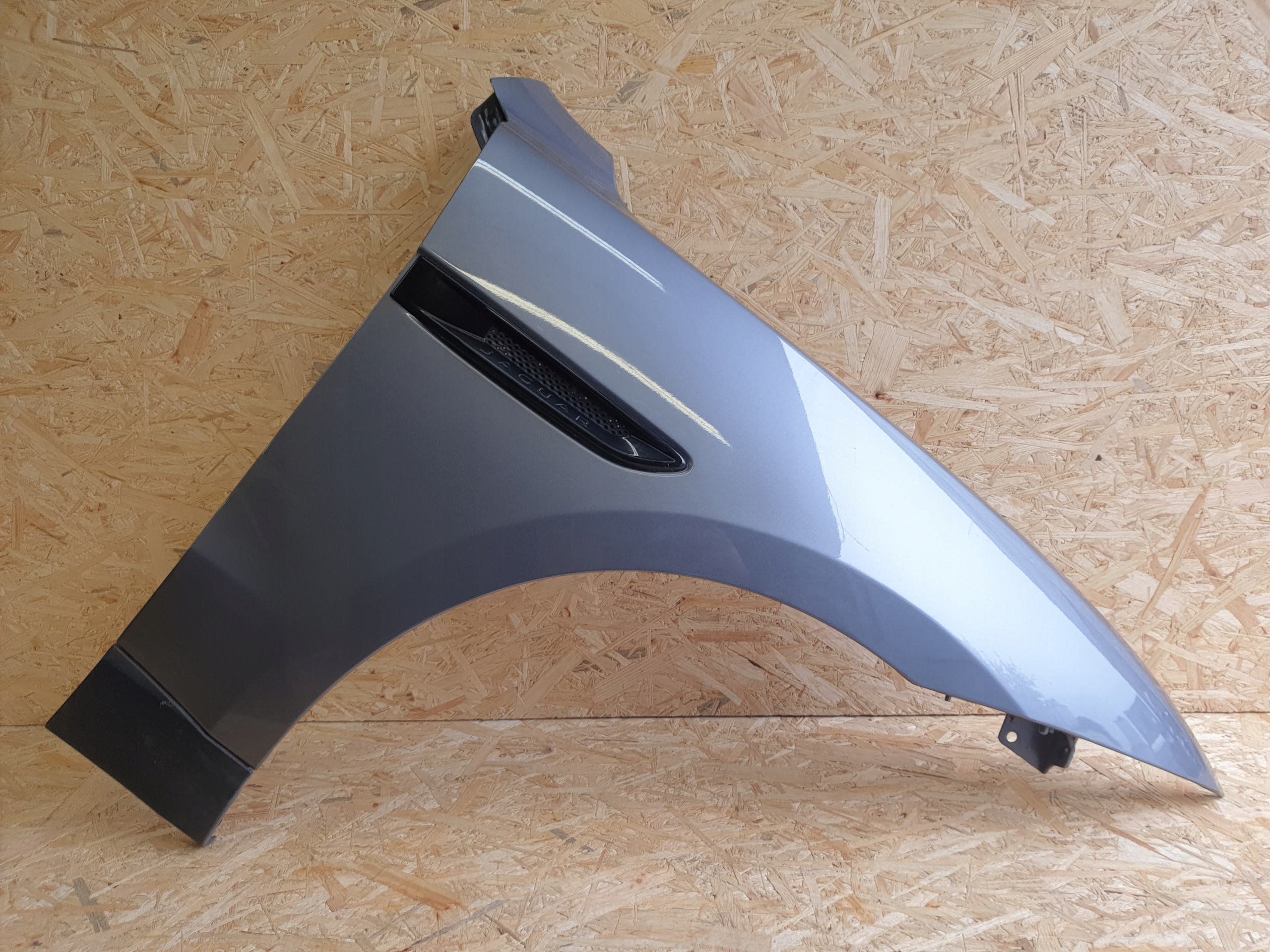 JAGUAR F PACE КРИЛО ПРАВИЙ ПЕРЕД НЕЗАБАРВЛЕНИЙ ХОРОШИЙdf DF СІРИЙ