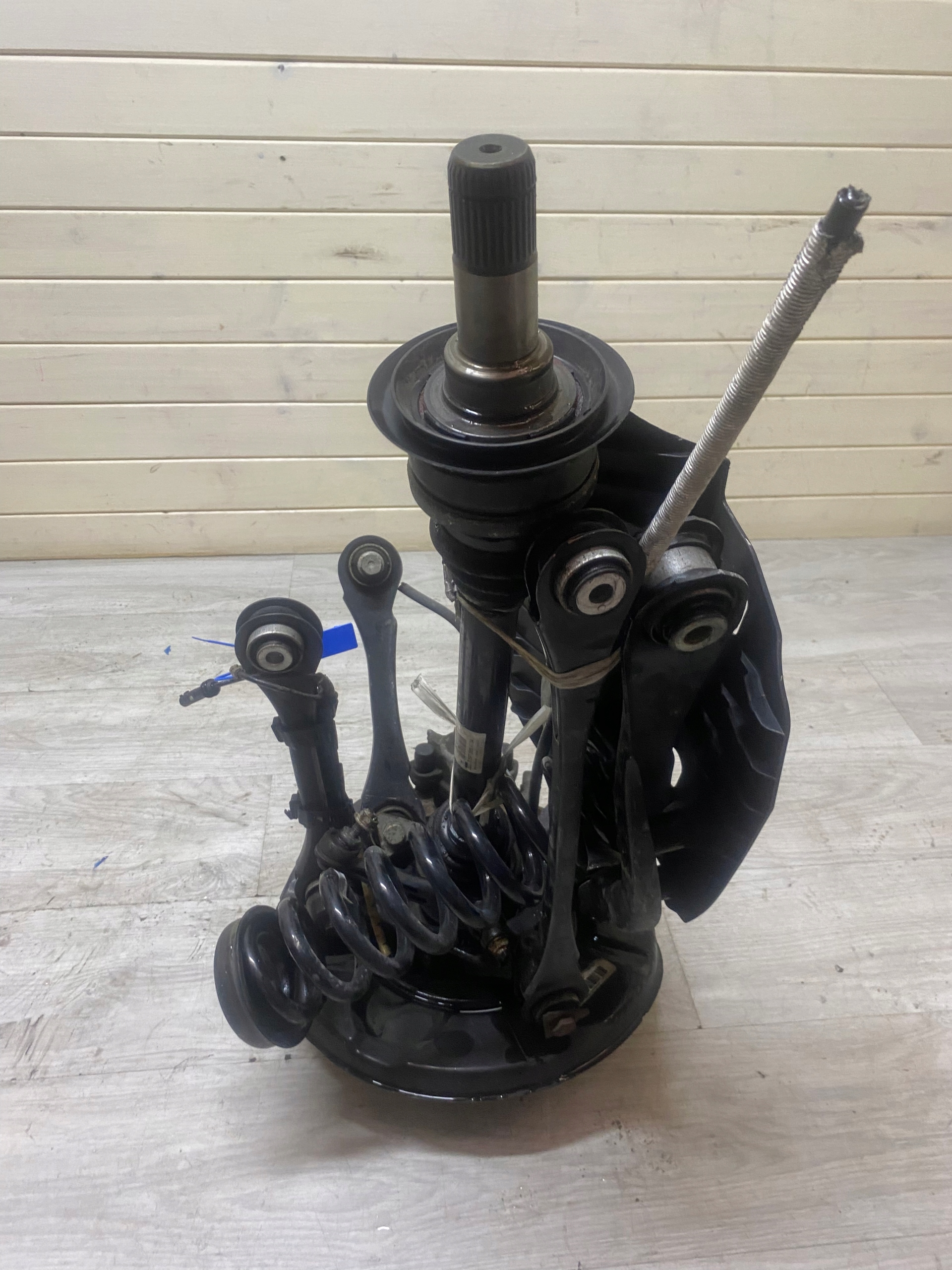 BMW 3 F30 swing arm left rear part semi-axis 7597685