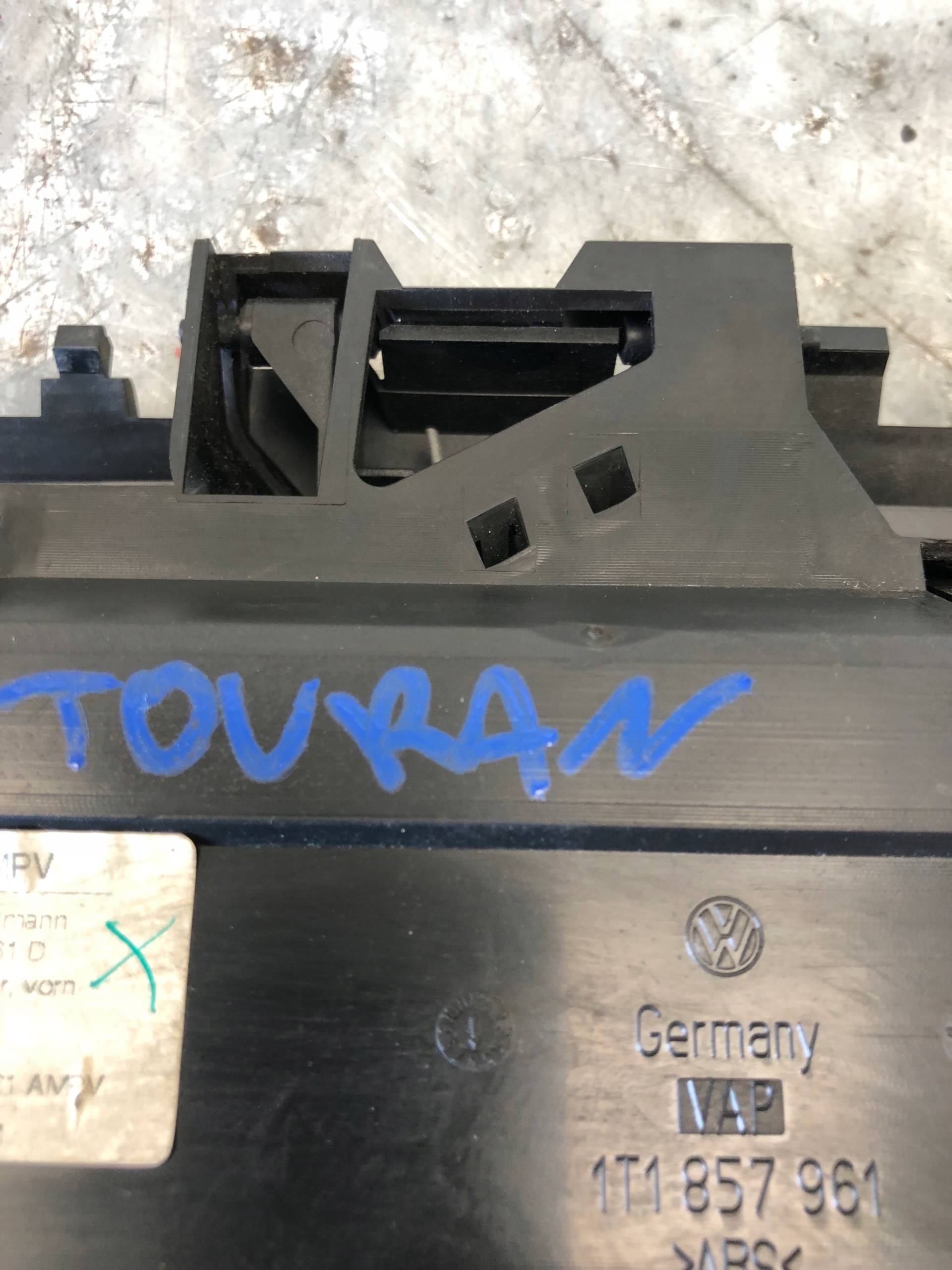 ashtray passenger compartment VW TOURAN 1T1857961