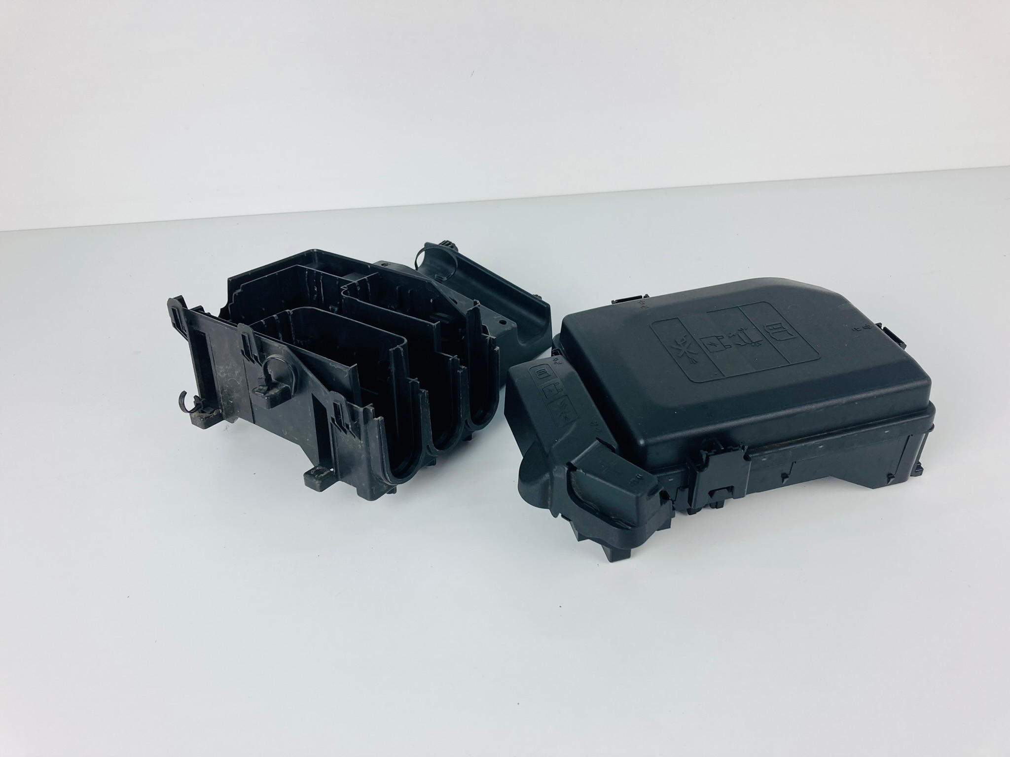 ASTRA K V 1.6 CDTI SKRZYNKA BEZPIECZNIKÓW 39040855