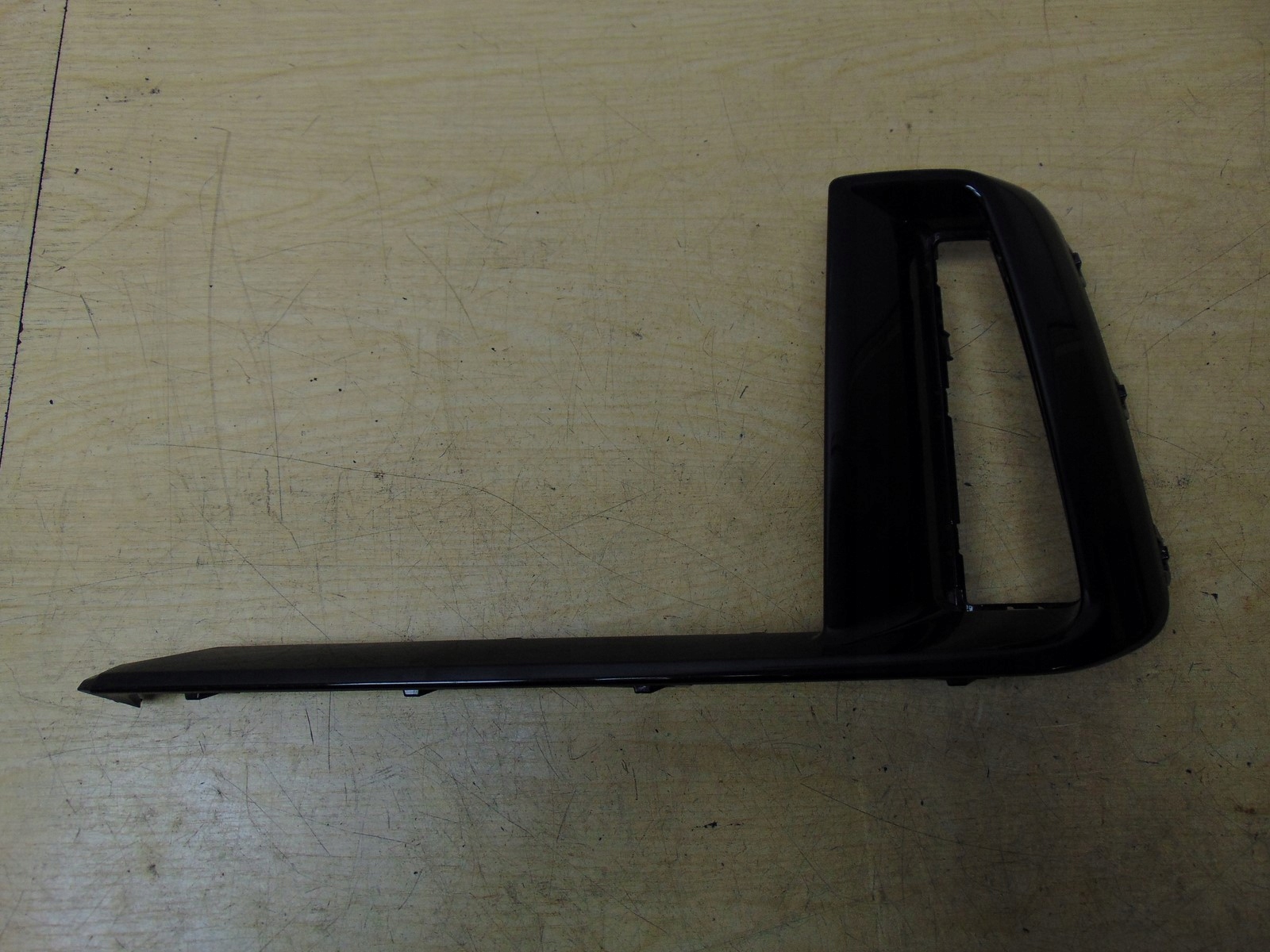 Решітка в бампер AUDI TT RS ліва 8S0807957