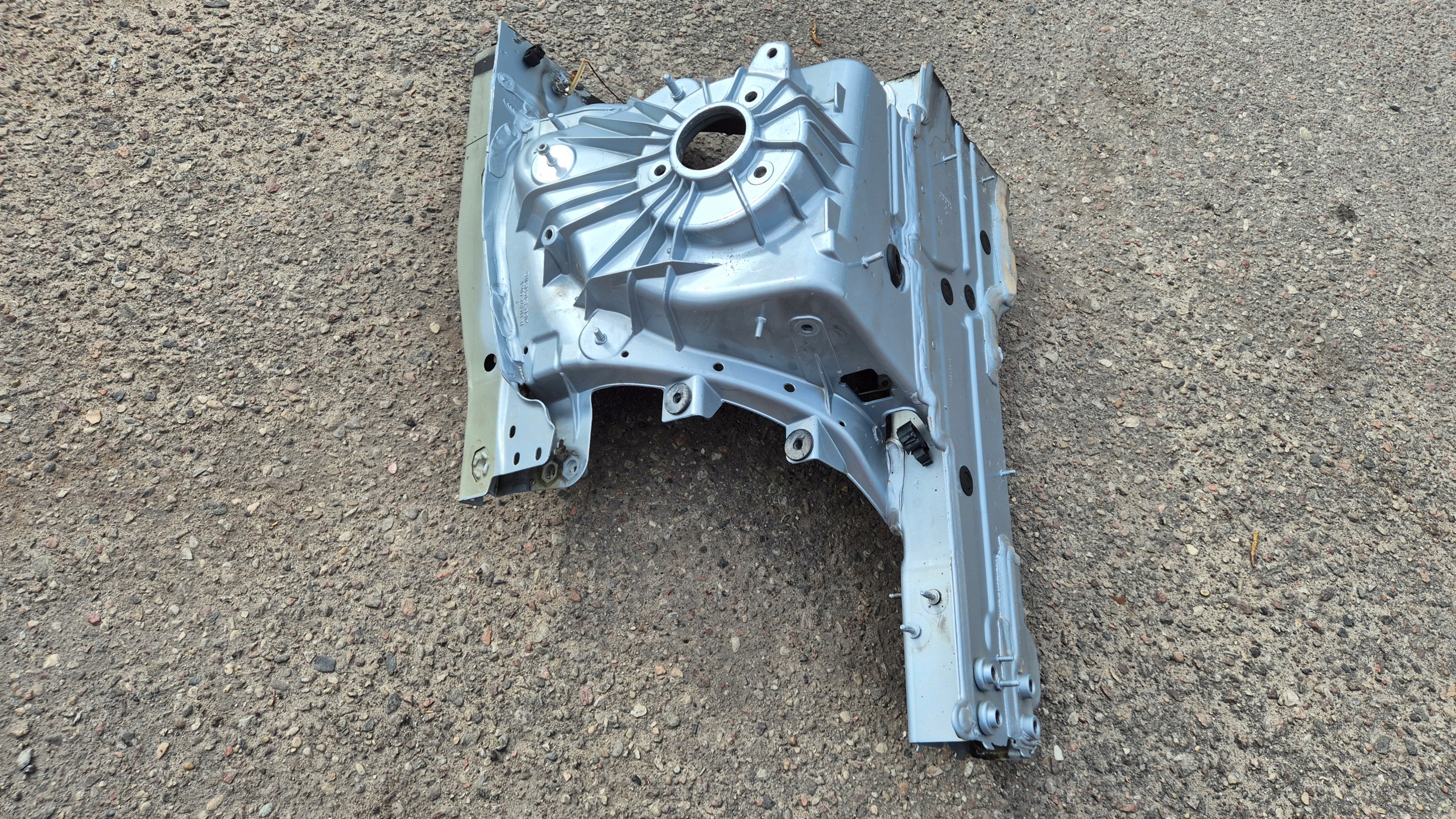 quarter front front right KOD LAKIERU 988 MERCEDES W205
