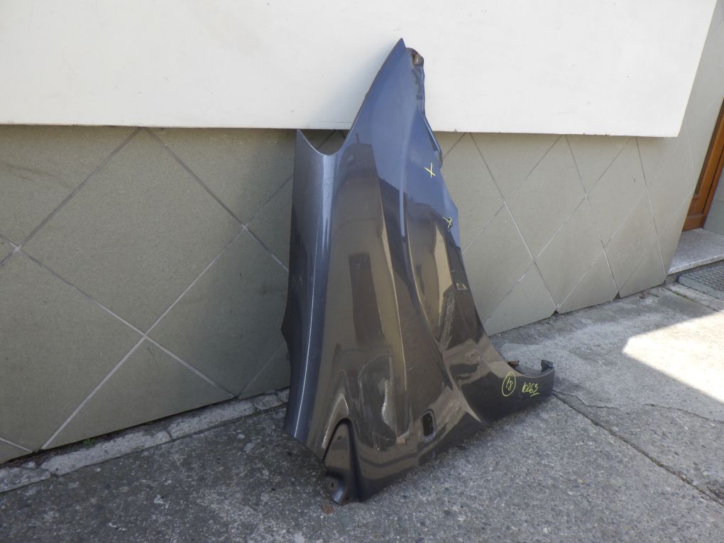TOYOTA COROLLA VERSO II 04- fender right front