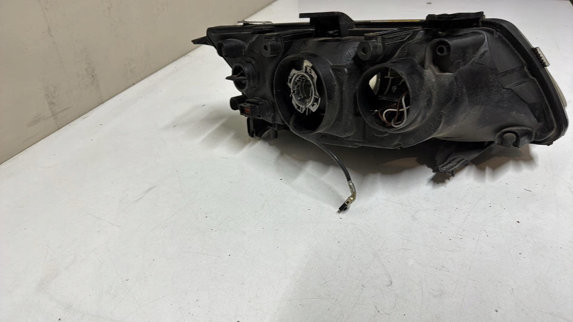 REFLEKTOR left light left front SAAB 93 9-3 XENON PRZEDLIFT 02-07 EUROPA