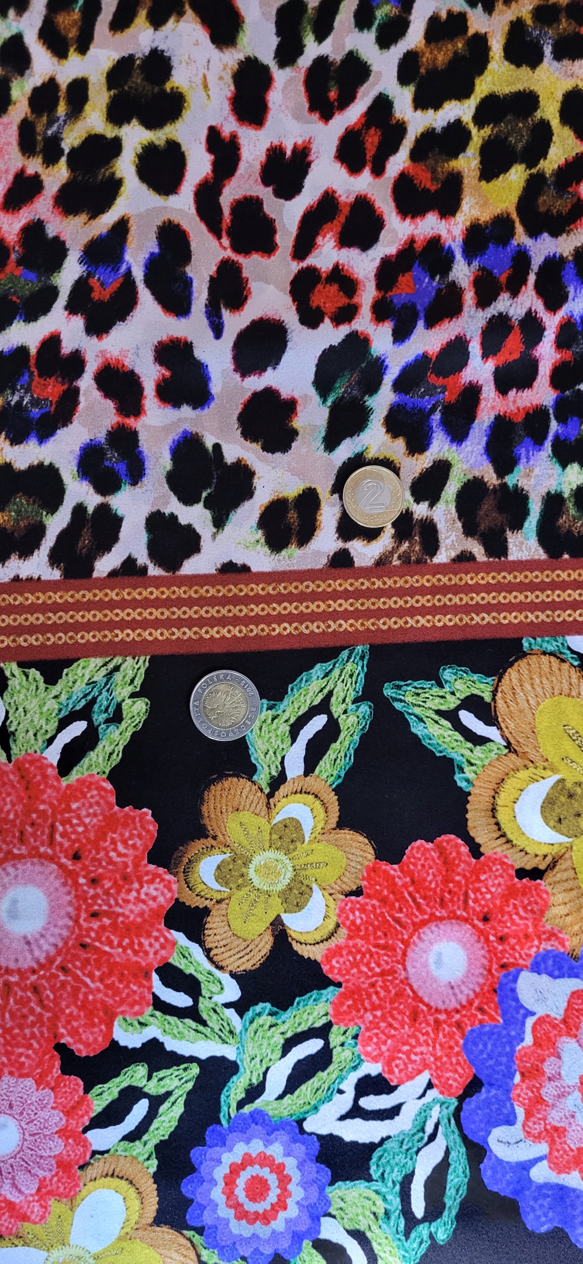 italský hedvábný satén s přídavkem elastanu report