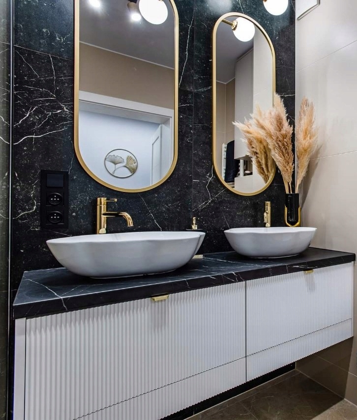 NOWOCZESNE OWALNE LUSTRO DO ŁAZIENKI W RAMIE MDF Kształt owal