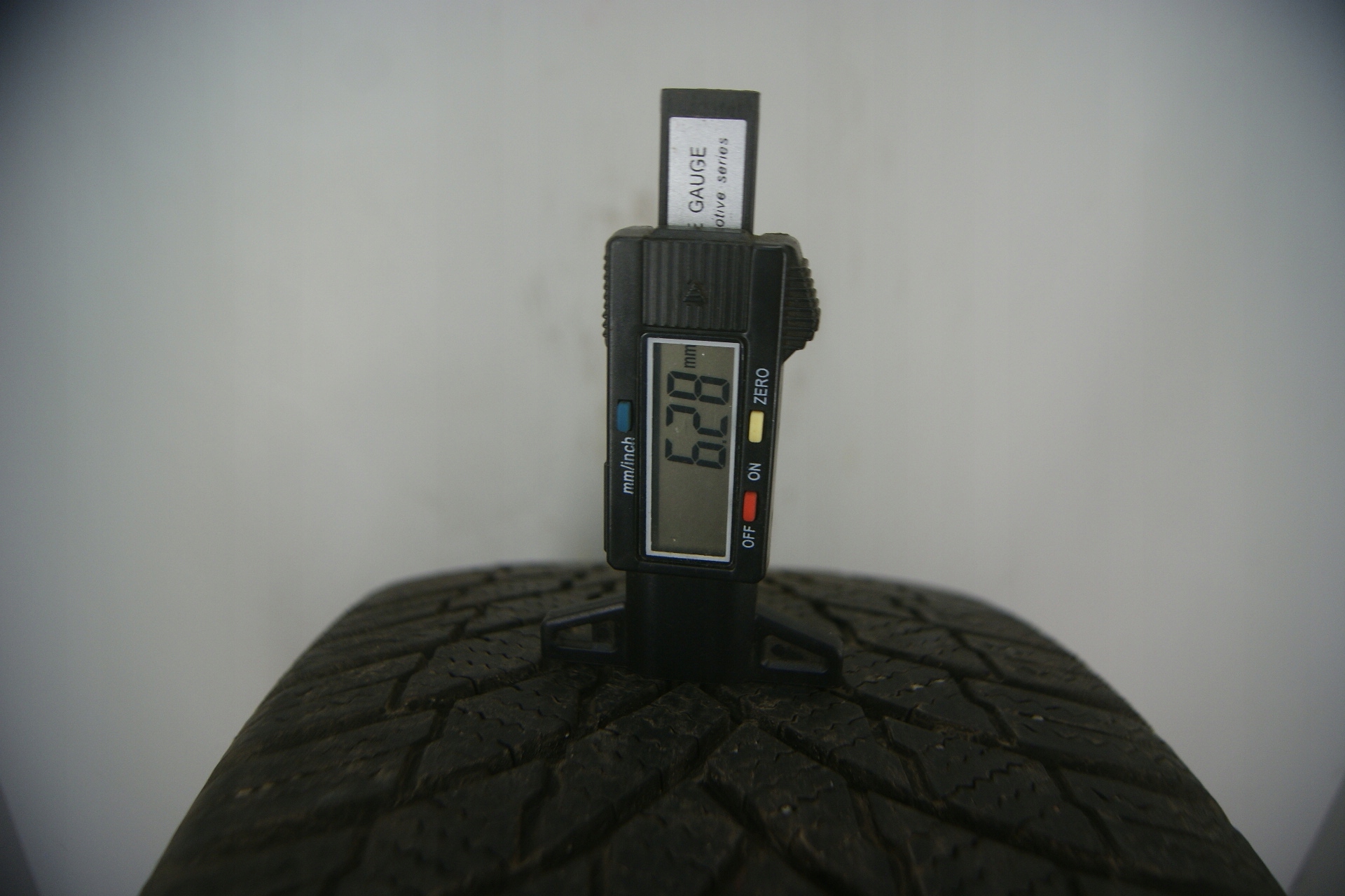 2x 215/55R17 opony zimowe Firestone WinterHawk 4 6mm 2020r (68049) Kod producenta 18055