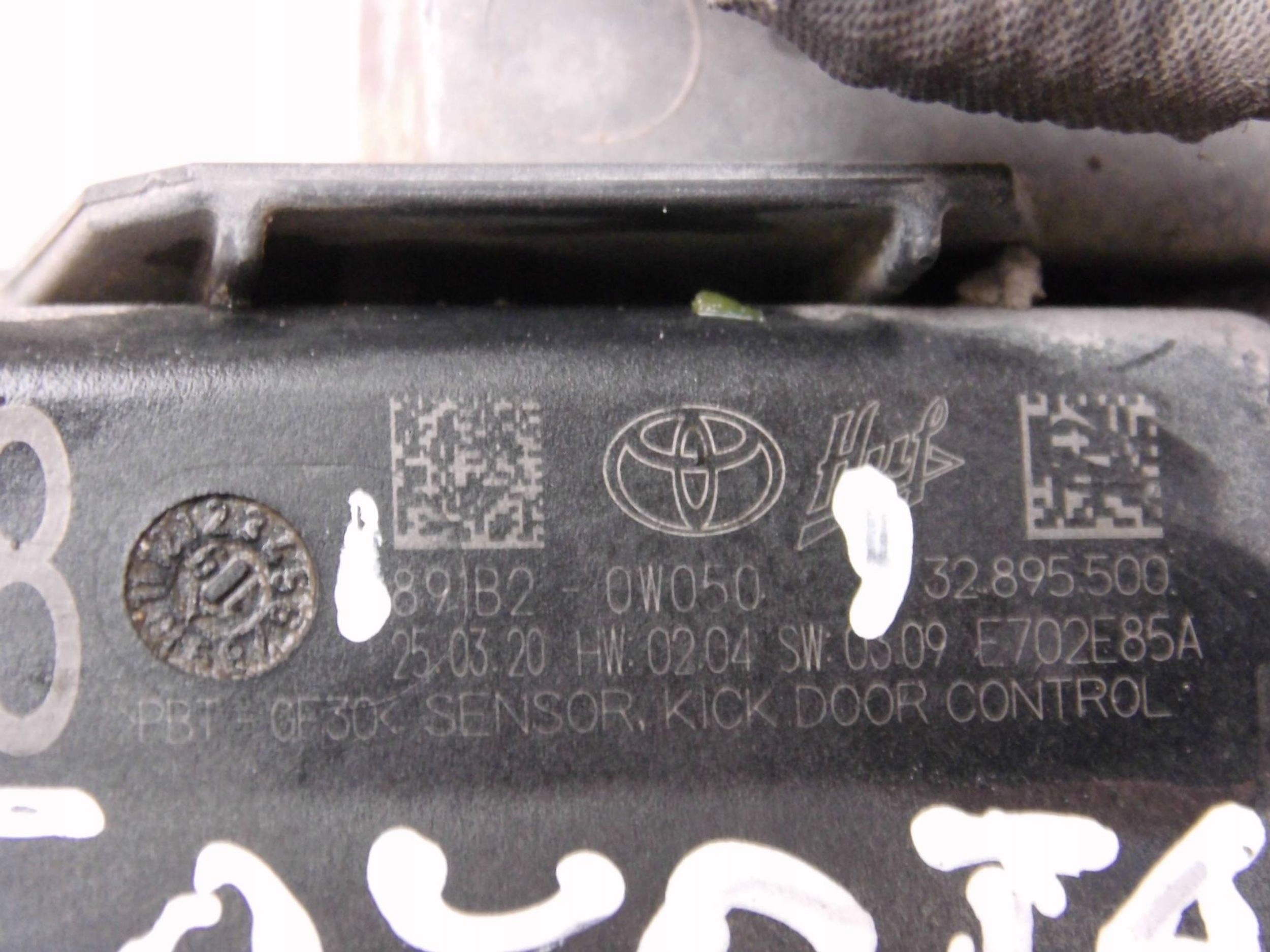 Toyota RAV4 V 2018+ module computer sensor of the opening bonnet boot