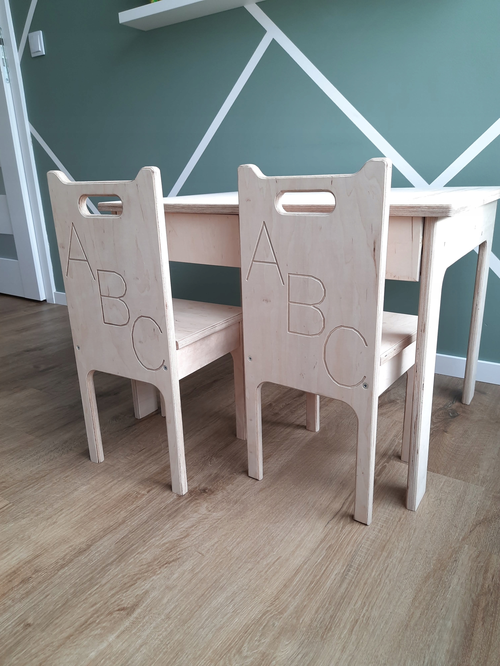 Drewniane krzesełko ze schowkiem, Montessori Kod producenta MoreleBox