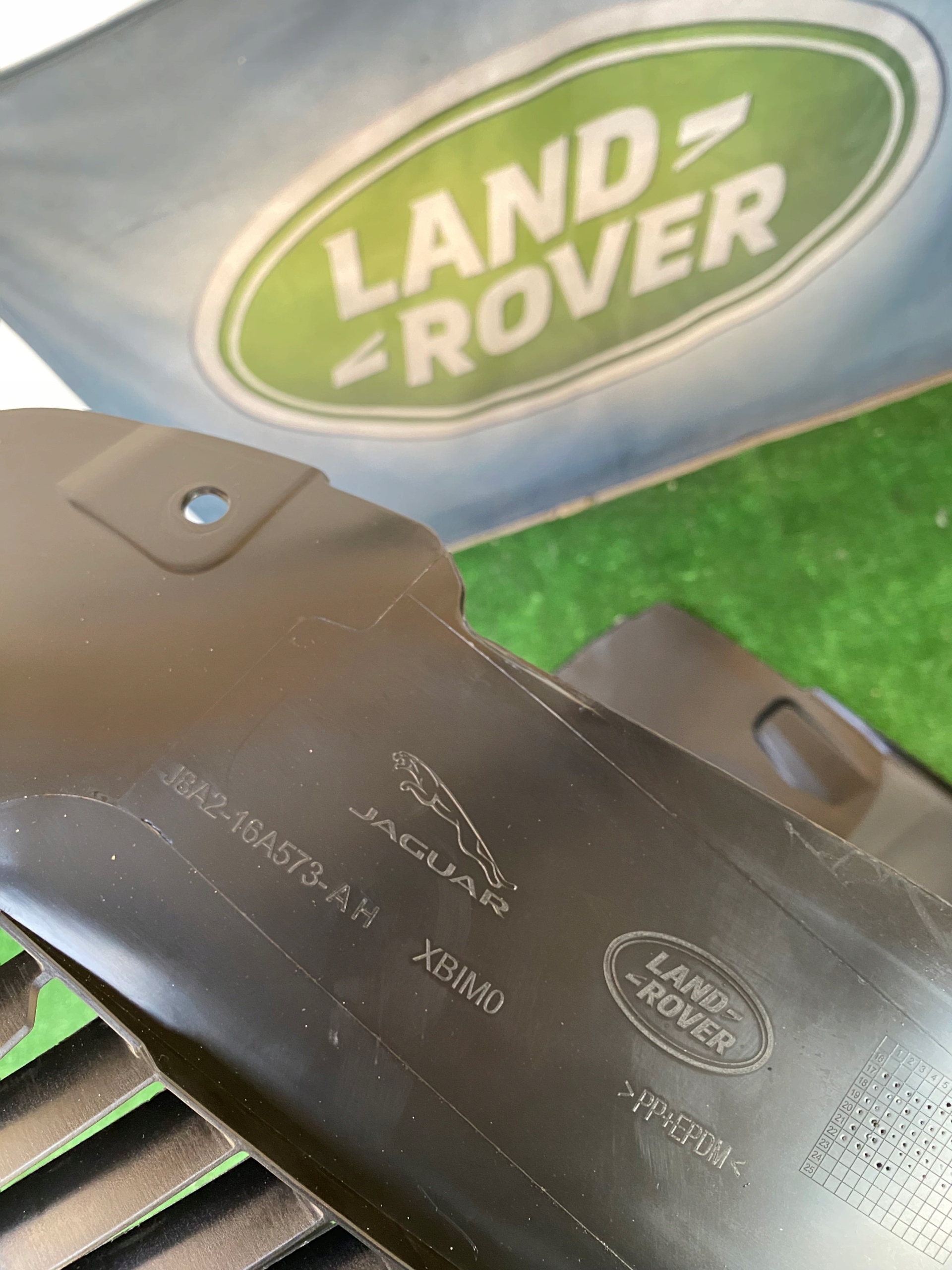 RANGE ROVER VELAR L560 NADKOLE PRAWE PRZEDNIE Producent części Land Rover OE