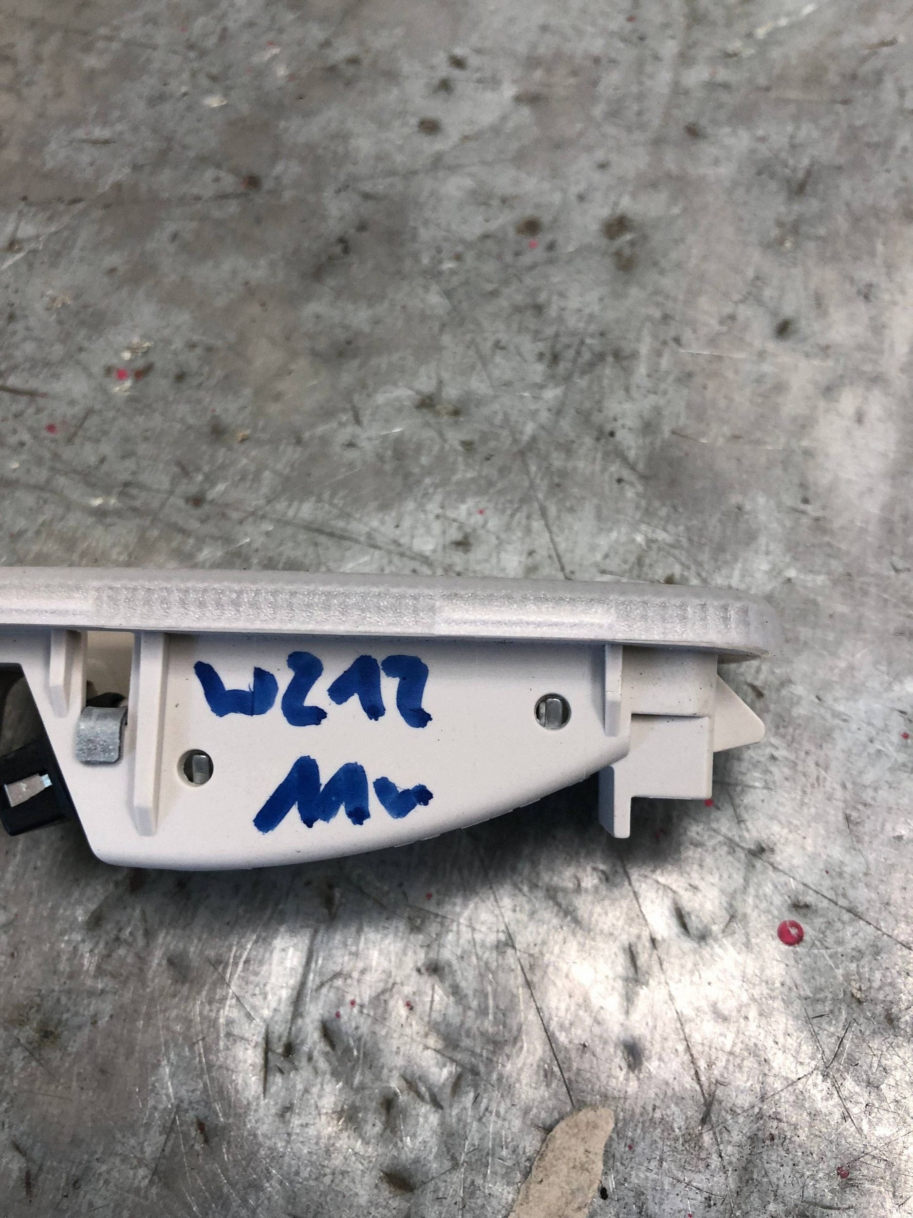 light boot MERCEDES W212 KOMBI 2108204001