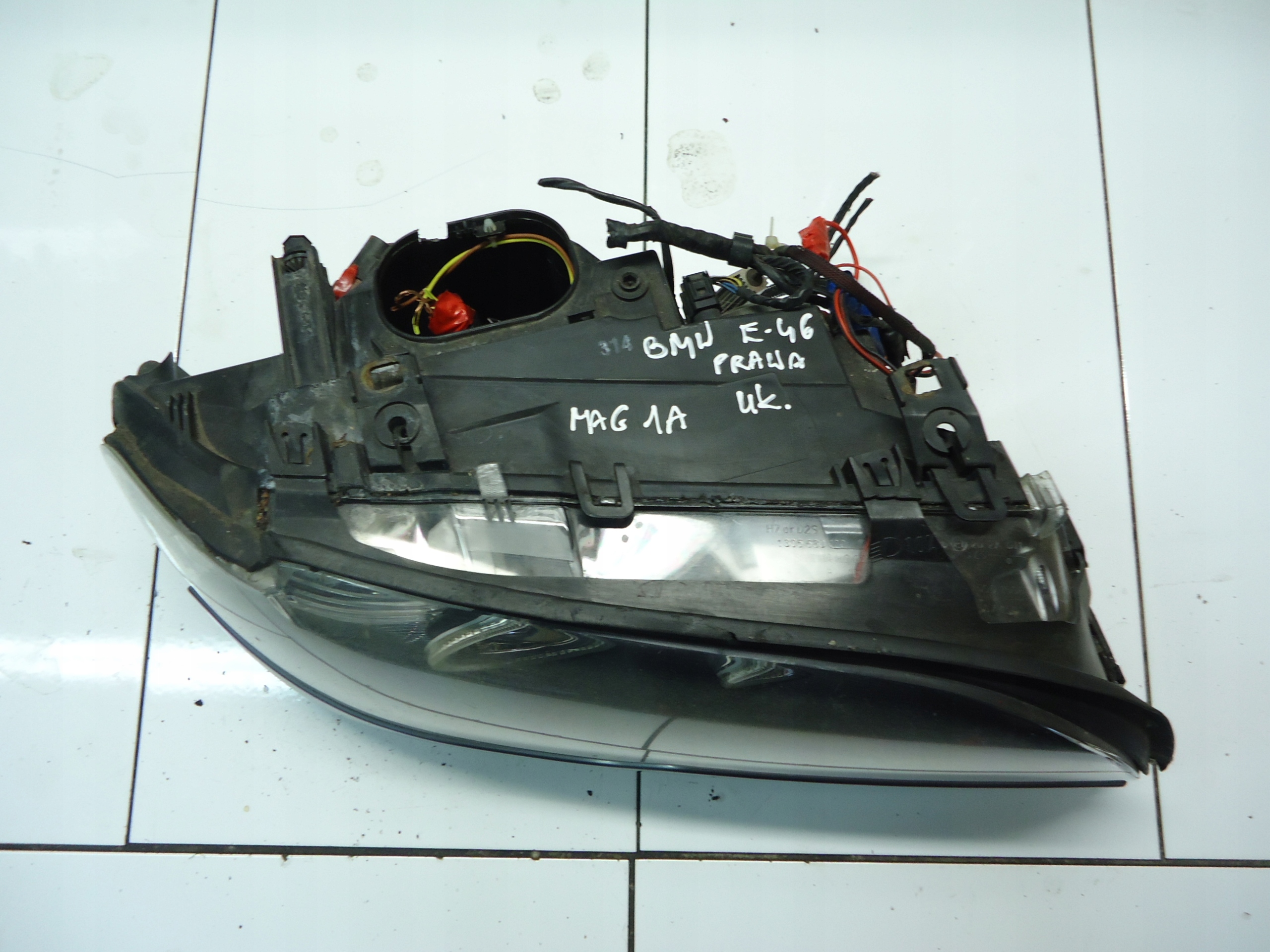 BMW 3 E46 light right front front UK