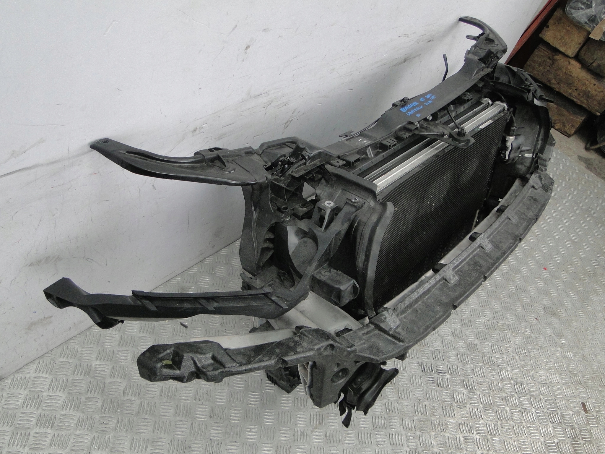 PAS PRZEDNI PRZÓD CHŁODNICE AUDI Q5 LIFT 21R 80A 80F 2.0TDI SPORTBACK Wersja Europejska