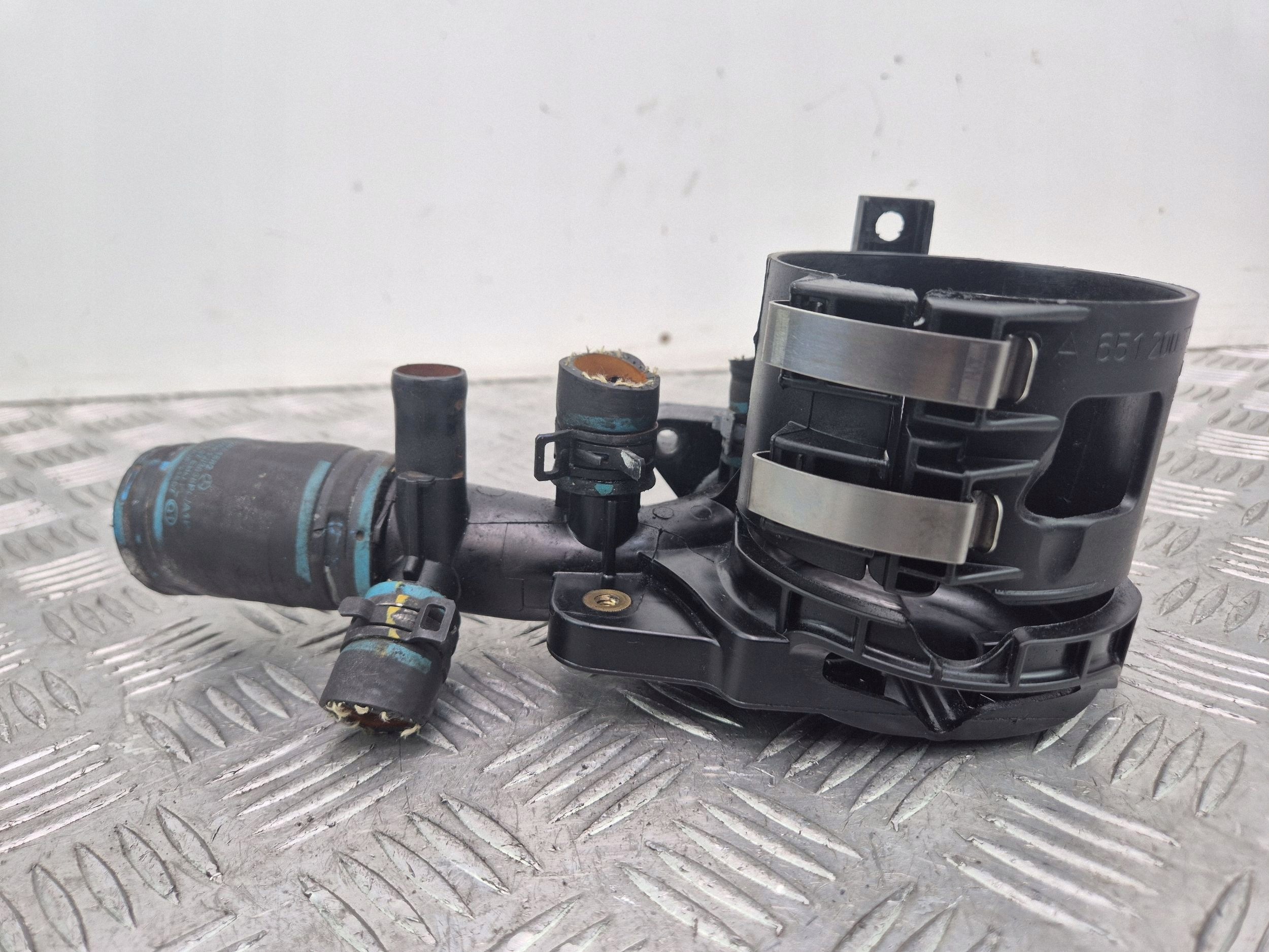 držač filtera goriva Mercedes E250 CDI W212 OM651924 A6512003700