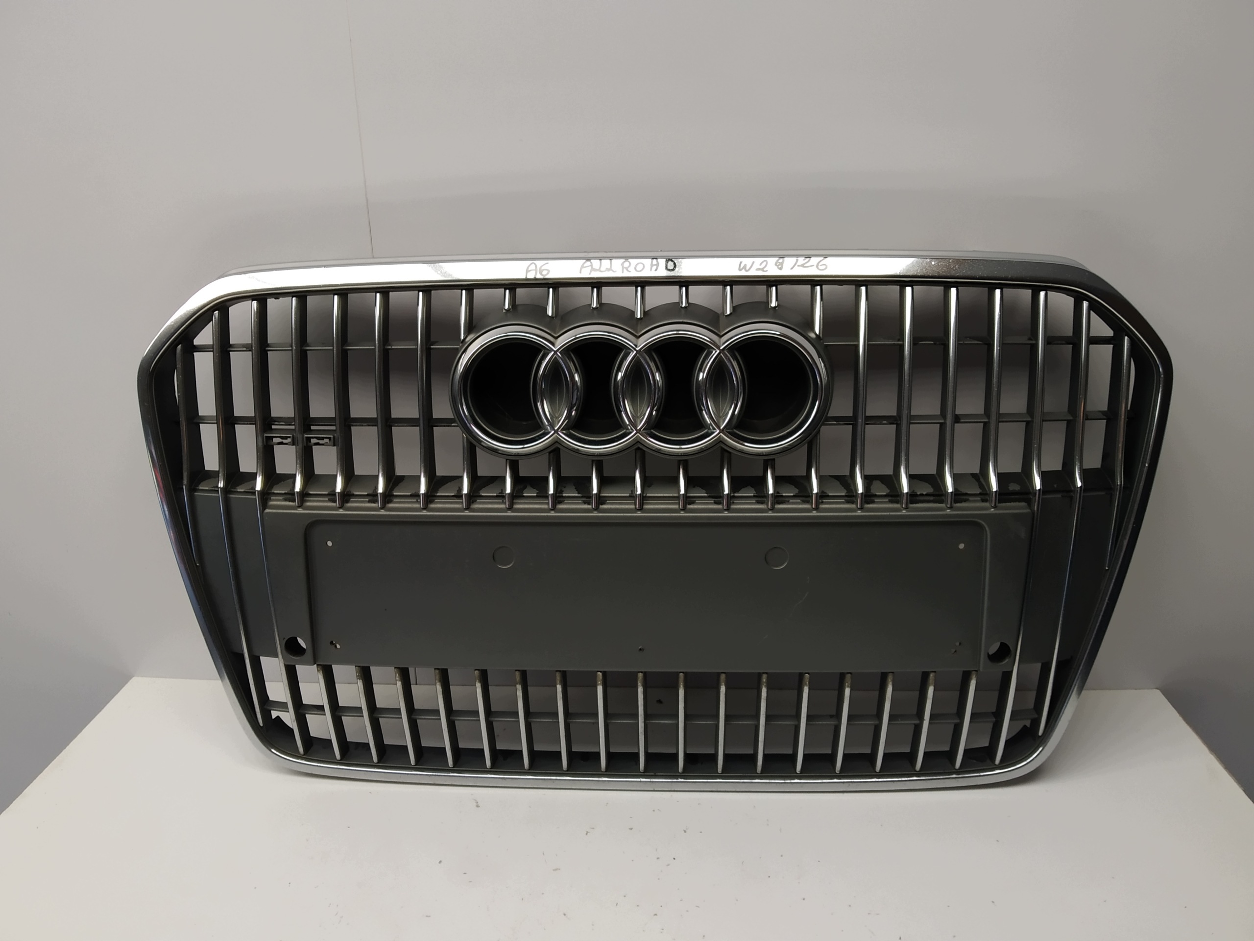 2011r + Audi A6 C7 Allroad front prekladgrill w bumper front below PDC 4G0853653C
