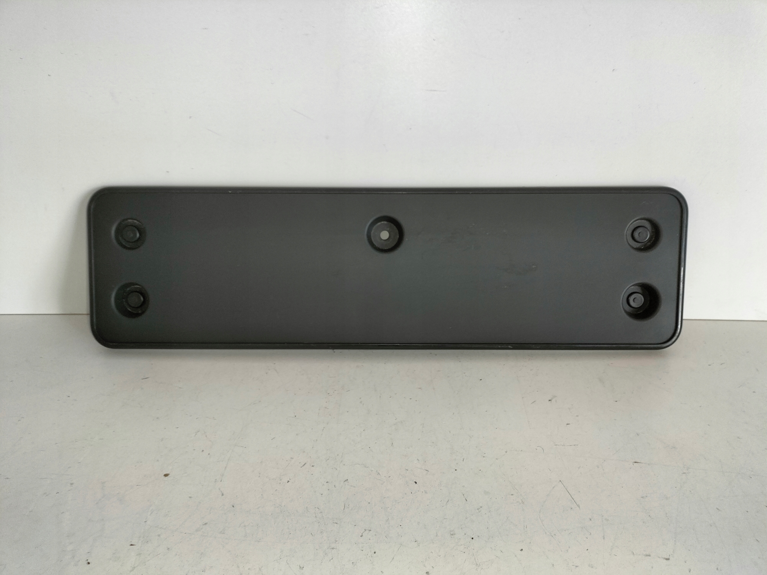 pad below tablice registration front VW ID7 AERO 213 23
